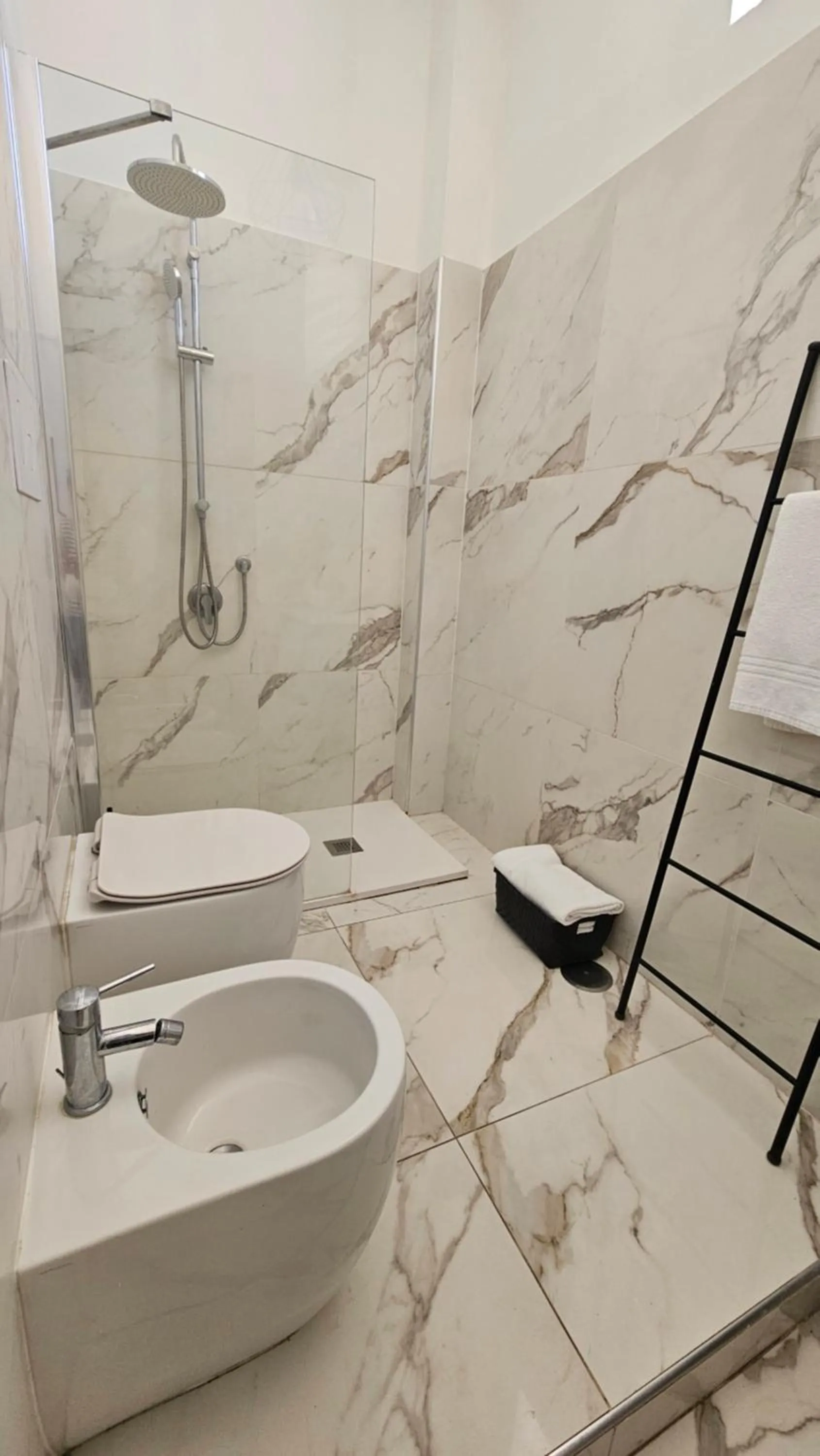 Shower in Flamingo B&B