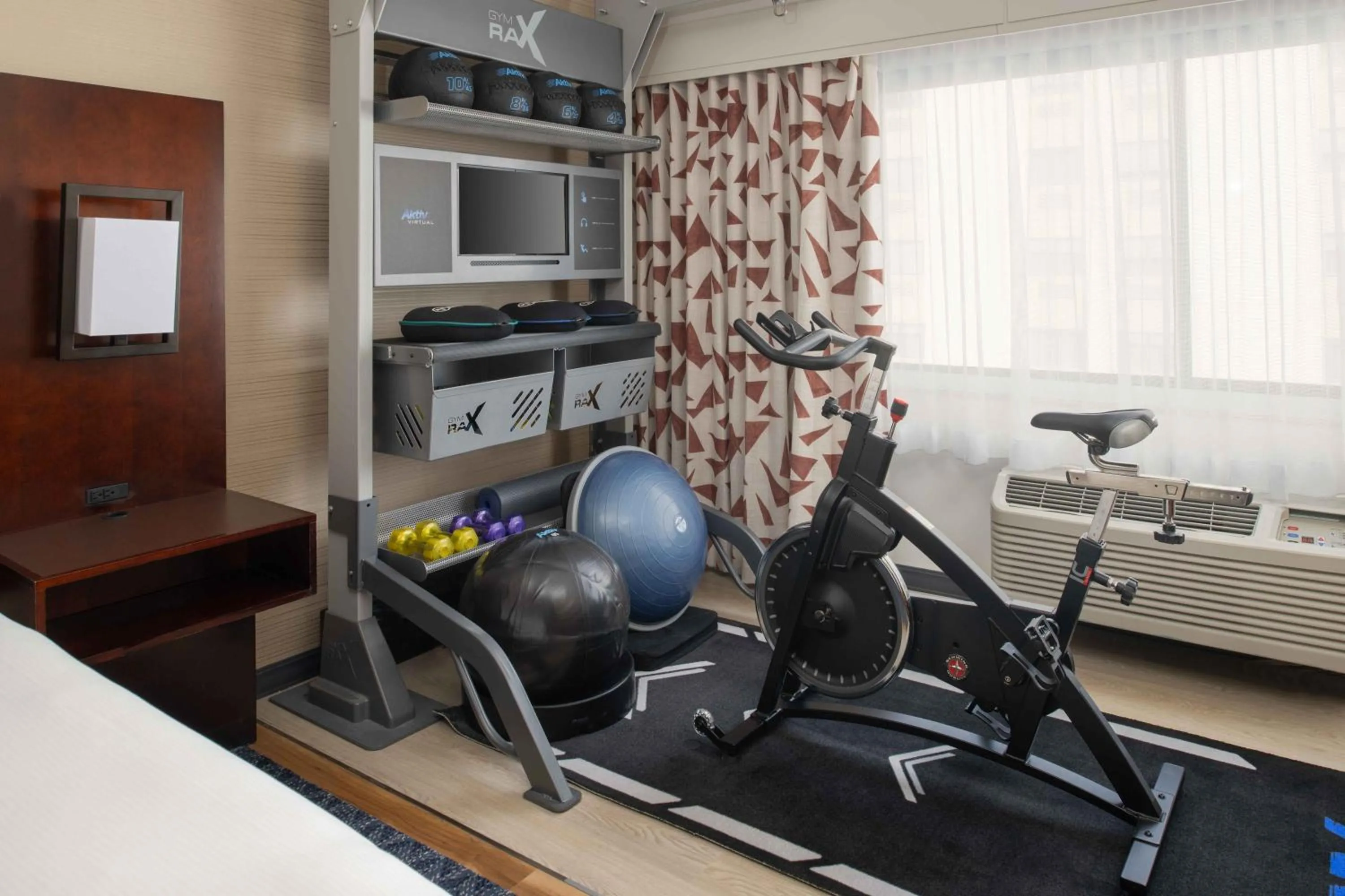 Fitness centre/facilities in DoubleTree by Hilton San Francisco Airport