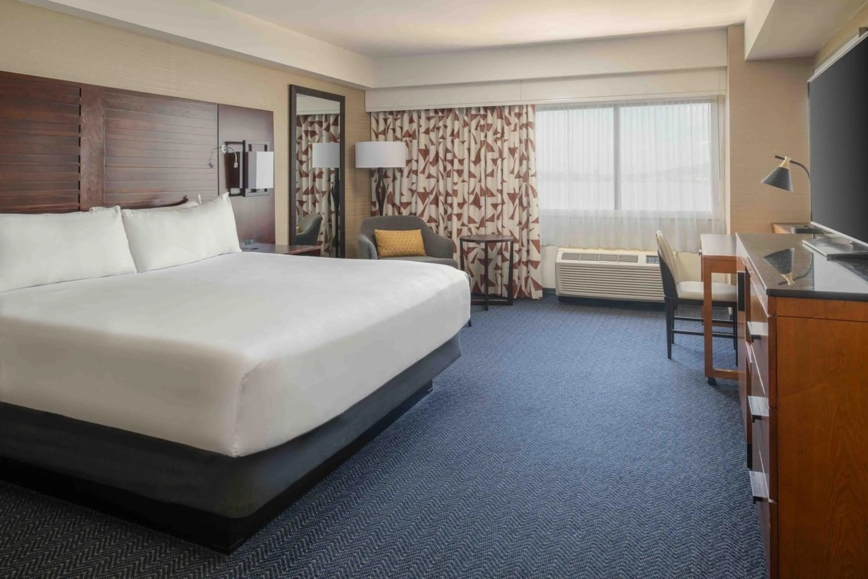 Bedroom, Bed in DoubleTree by Hilton San Francisco Airport
