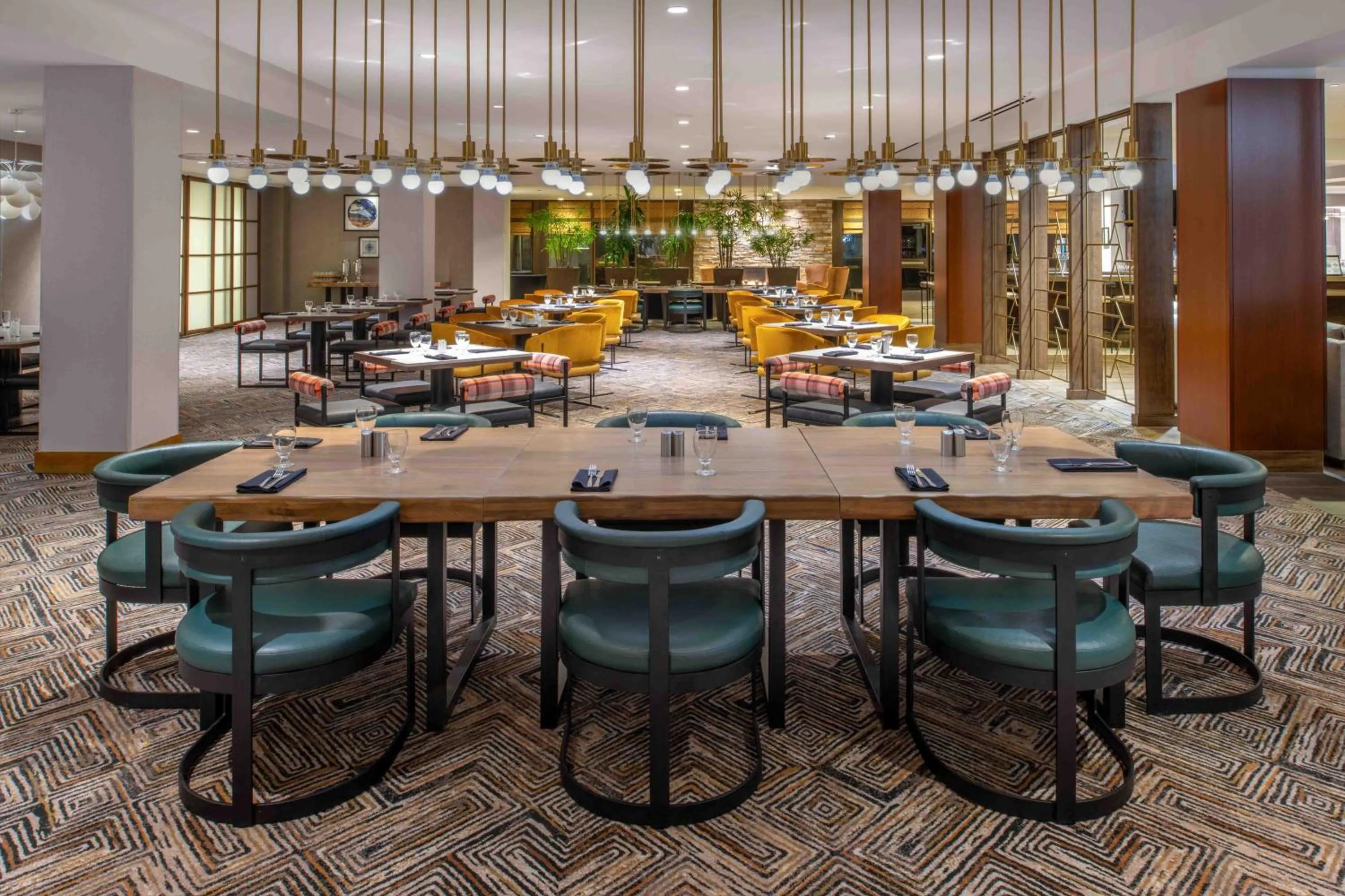 Restaurant/places to eat in DoubleTree by Hilton San Francisco Airport