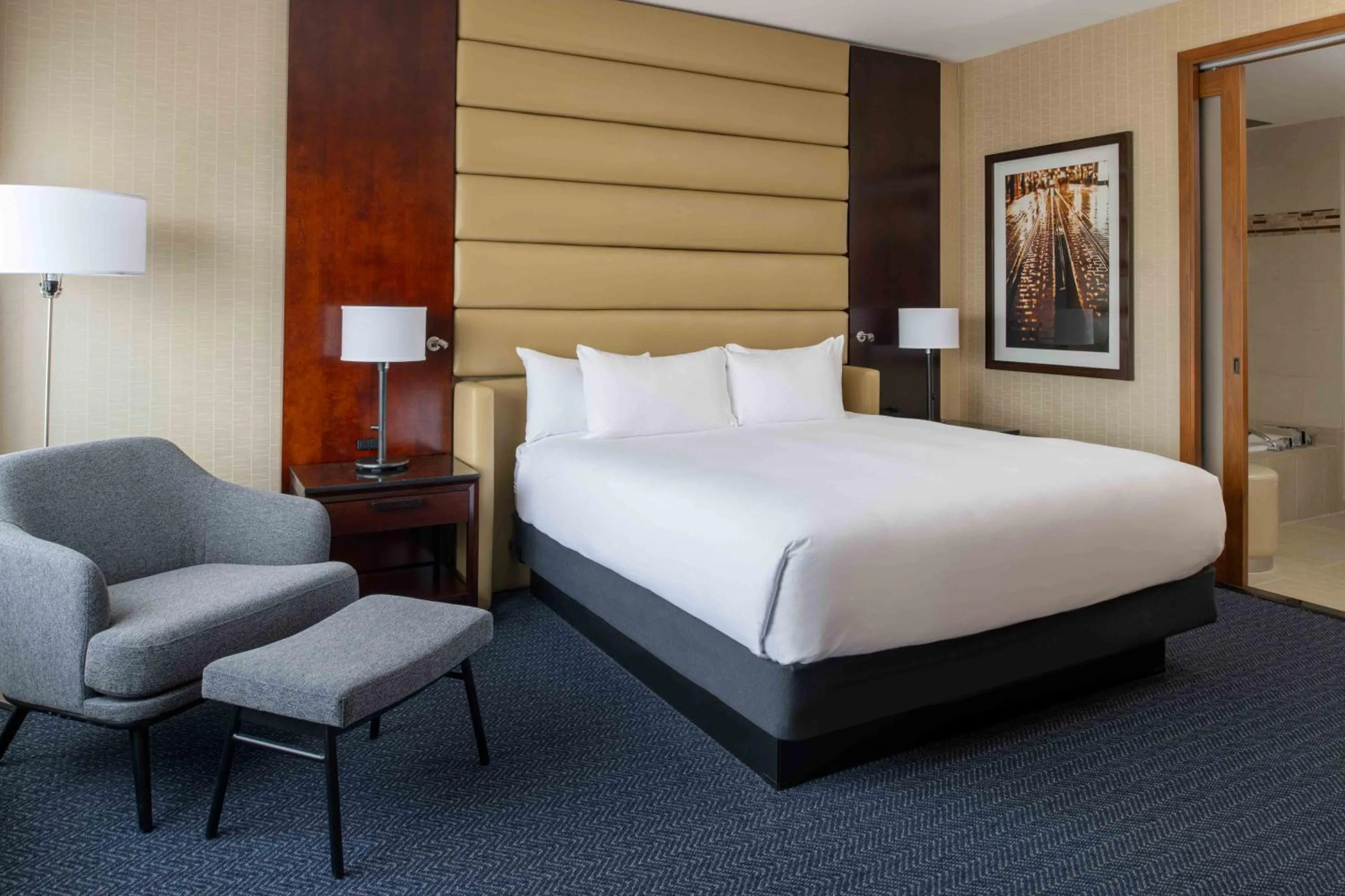 Bedroom, Bed in DoubleTree by Hilton San Francisco Airport