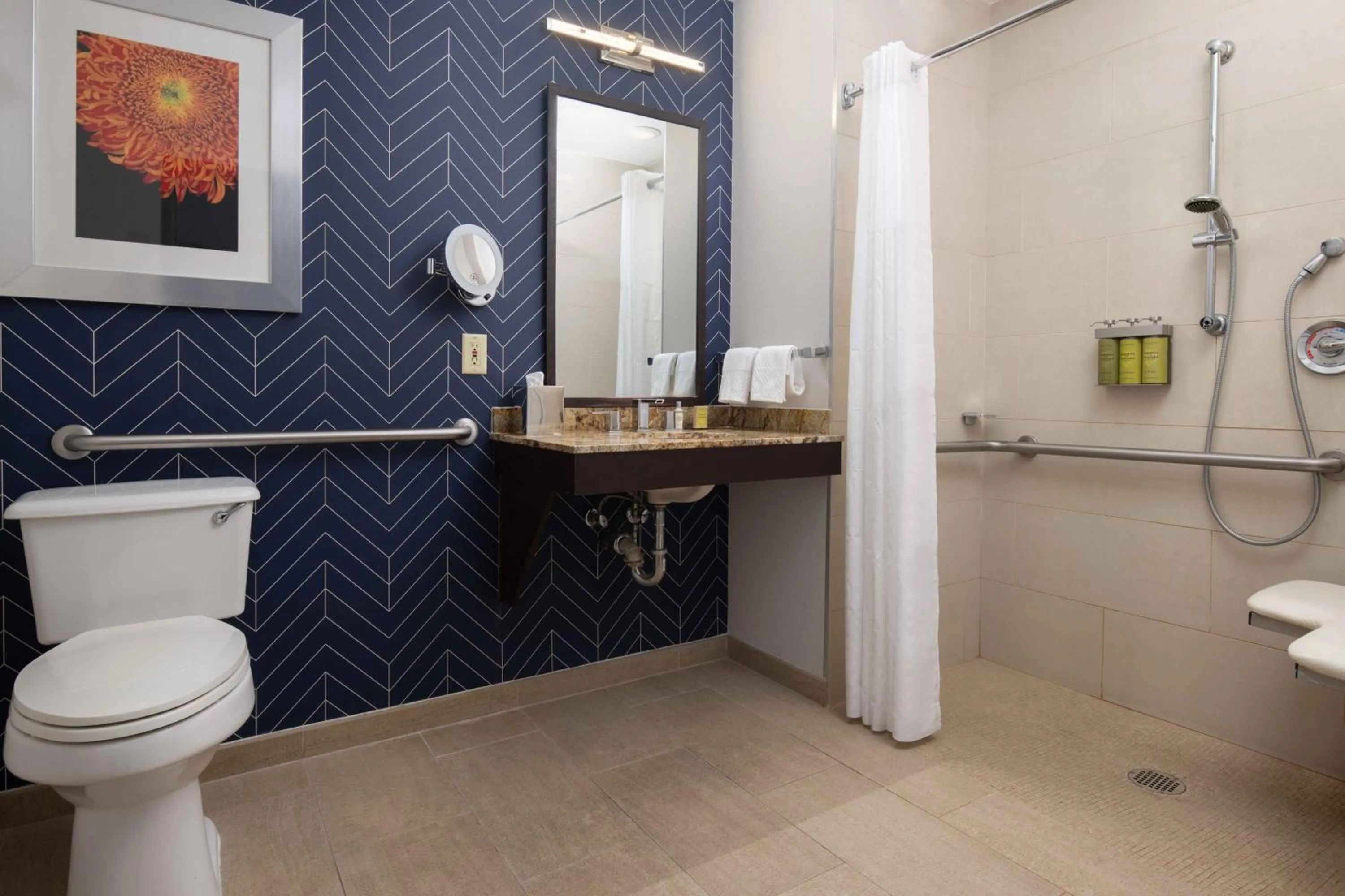 Bathroom in DoubleTree by Hilton San Francisco Airport