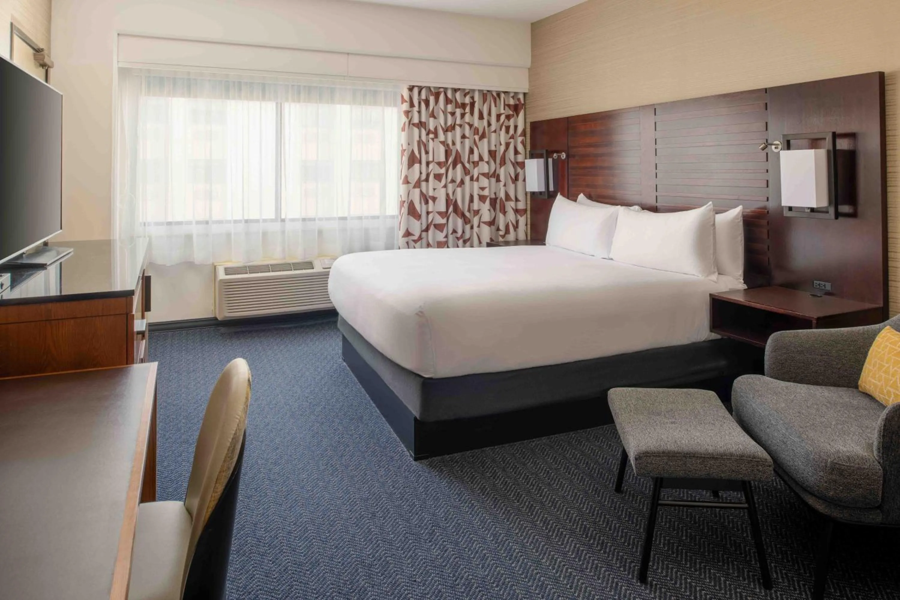 Bedroom, Bed in DoubleTree by Hilton San Francisco Airport