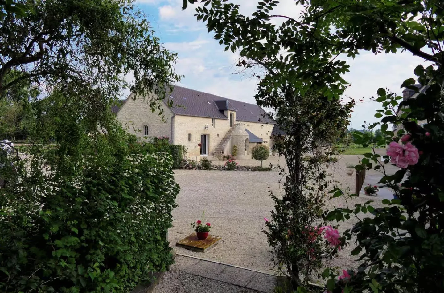 Property building in Les Pérelles