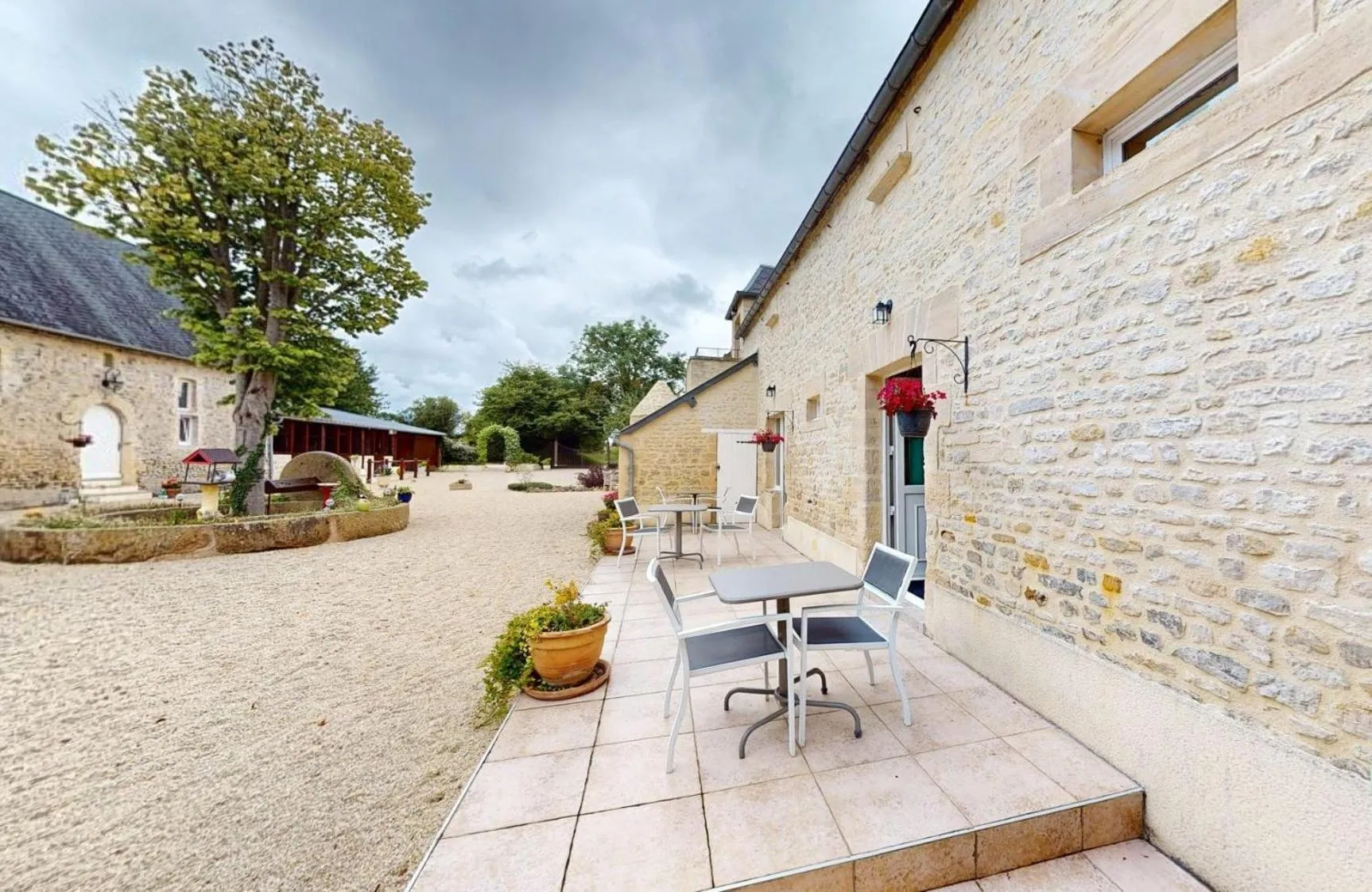 Property building in Les Pérelles