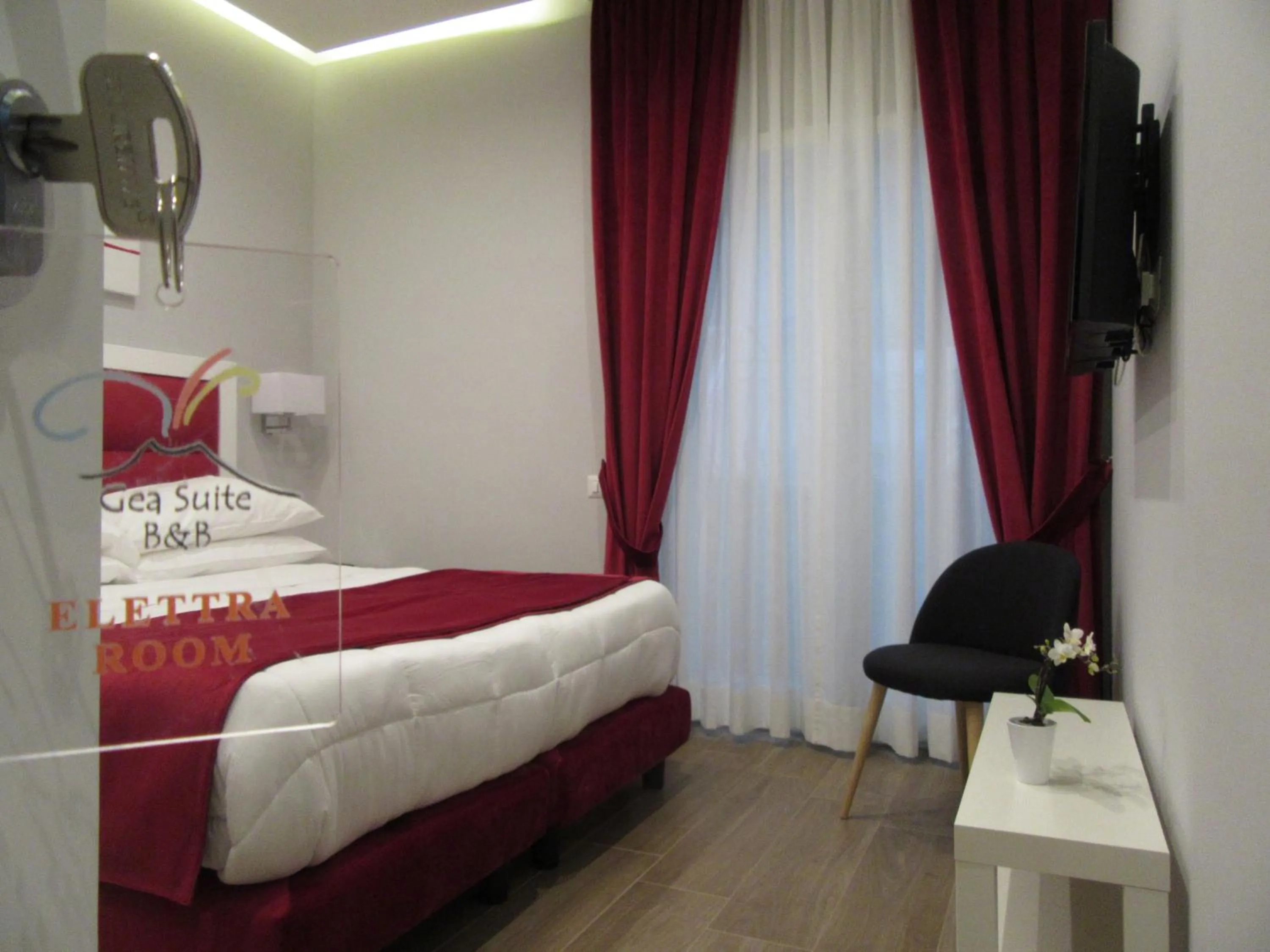 Bedroom, Bed in Gea suite