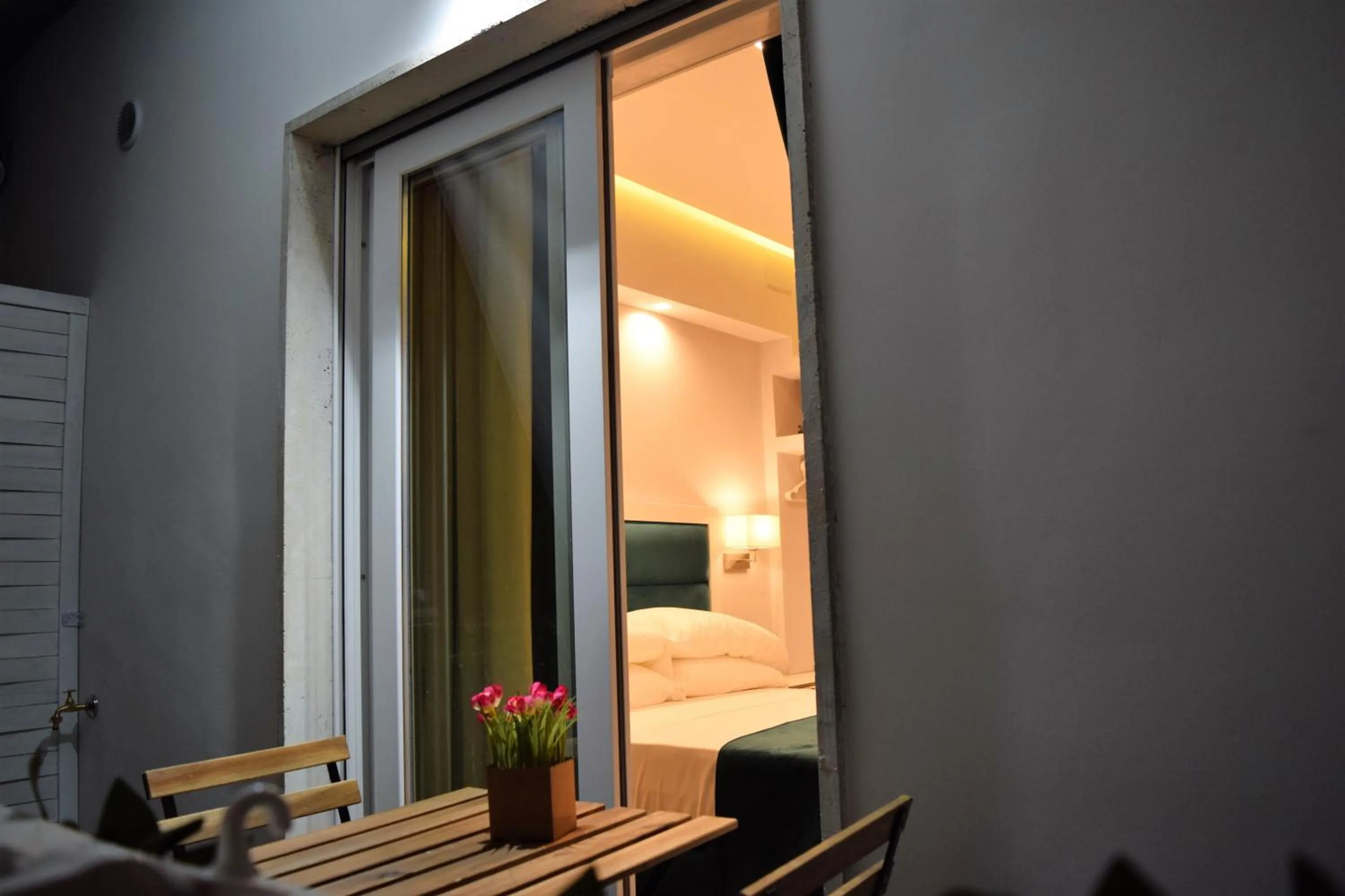 Balcony/Terrace, Bed in Gea suite