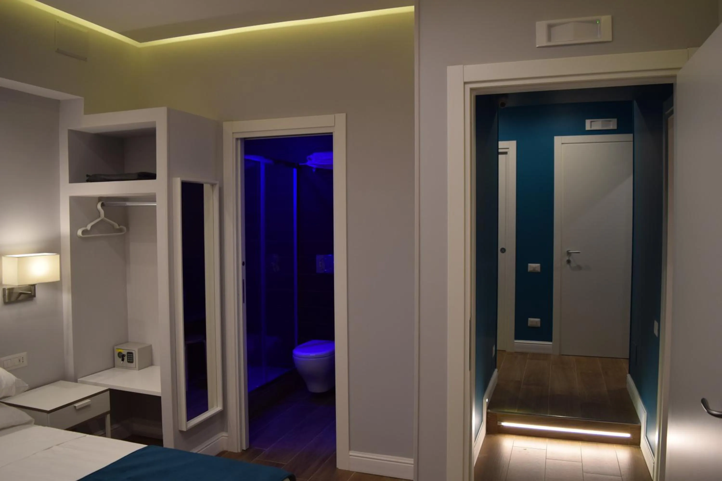 Bedroom, Bed in Gea suite