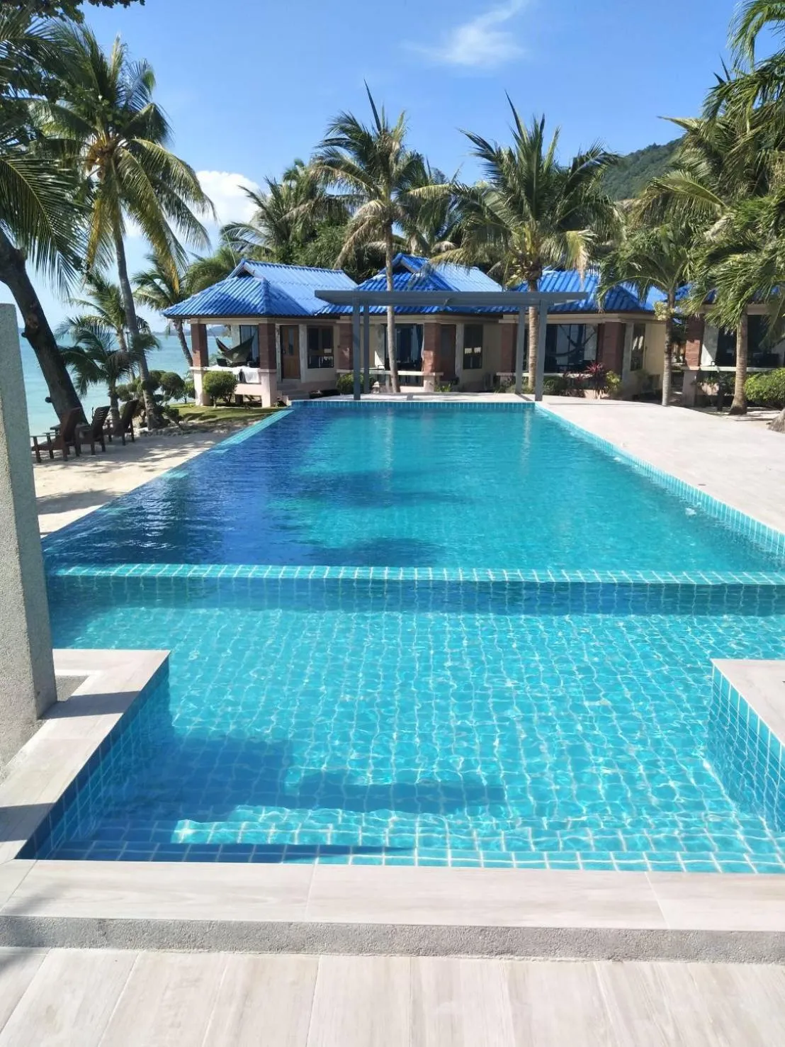 Swimming pool in Sunset Beach Villas