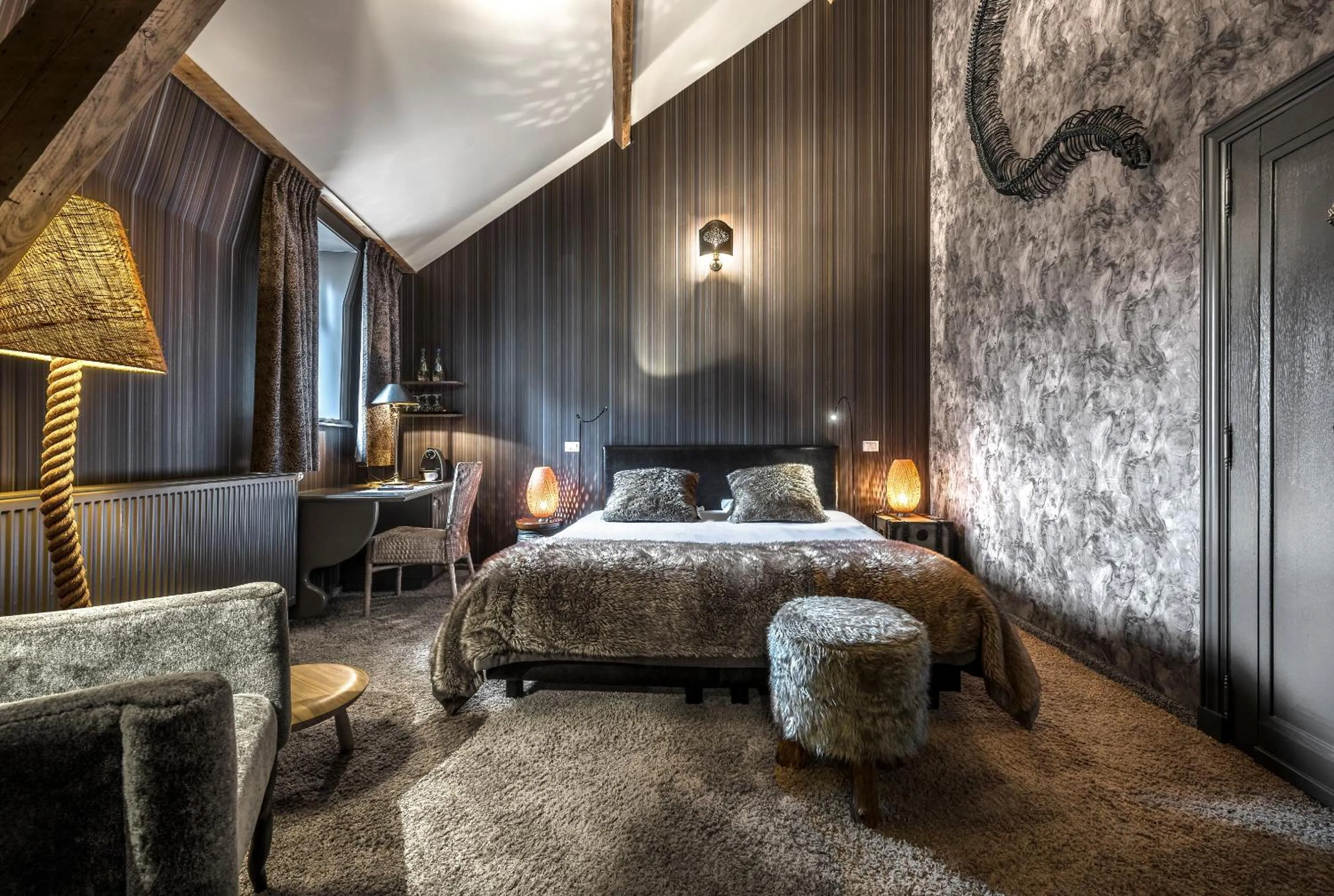 Photo of the whole room, Bed in Main Street Hotel