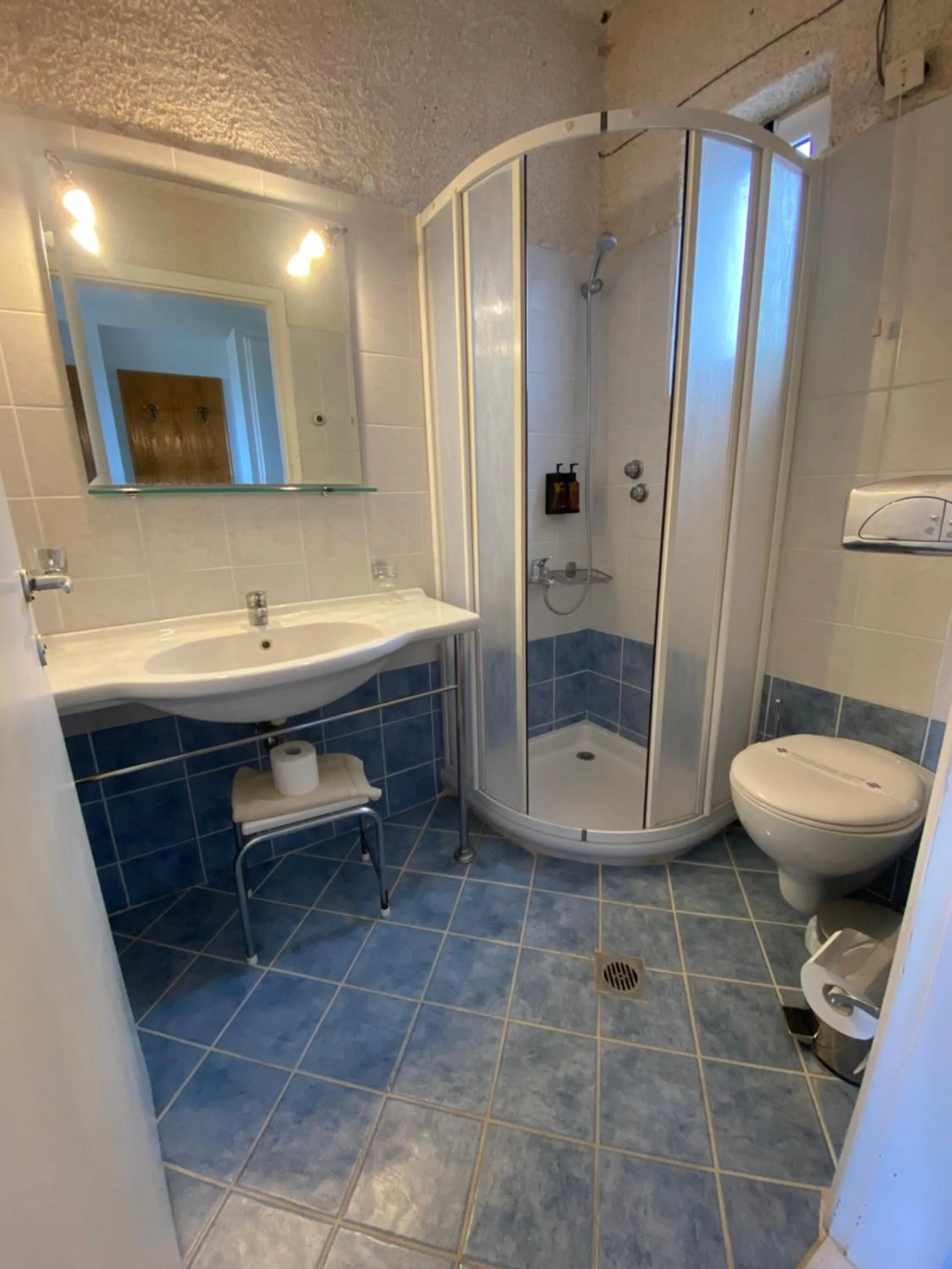 Shower in Sunrise Inn