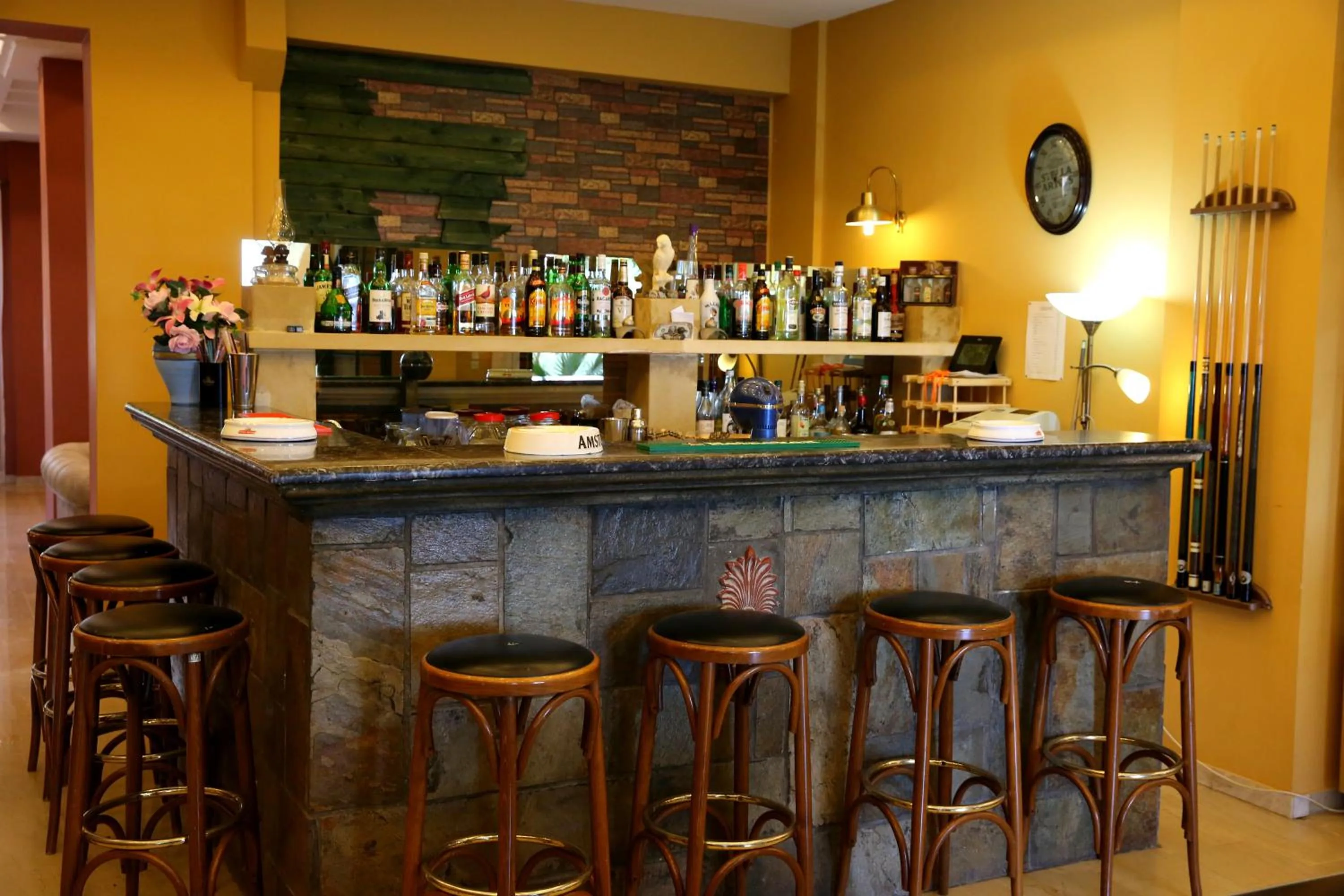 Lounge or bar in Sunrise Inn