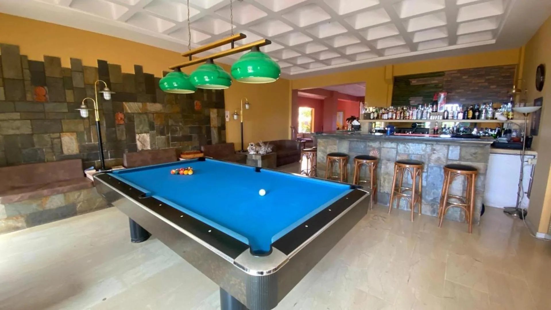 Billiard in Sunrise Inn