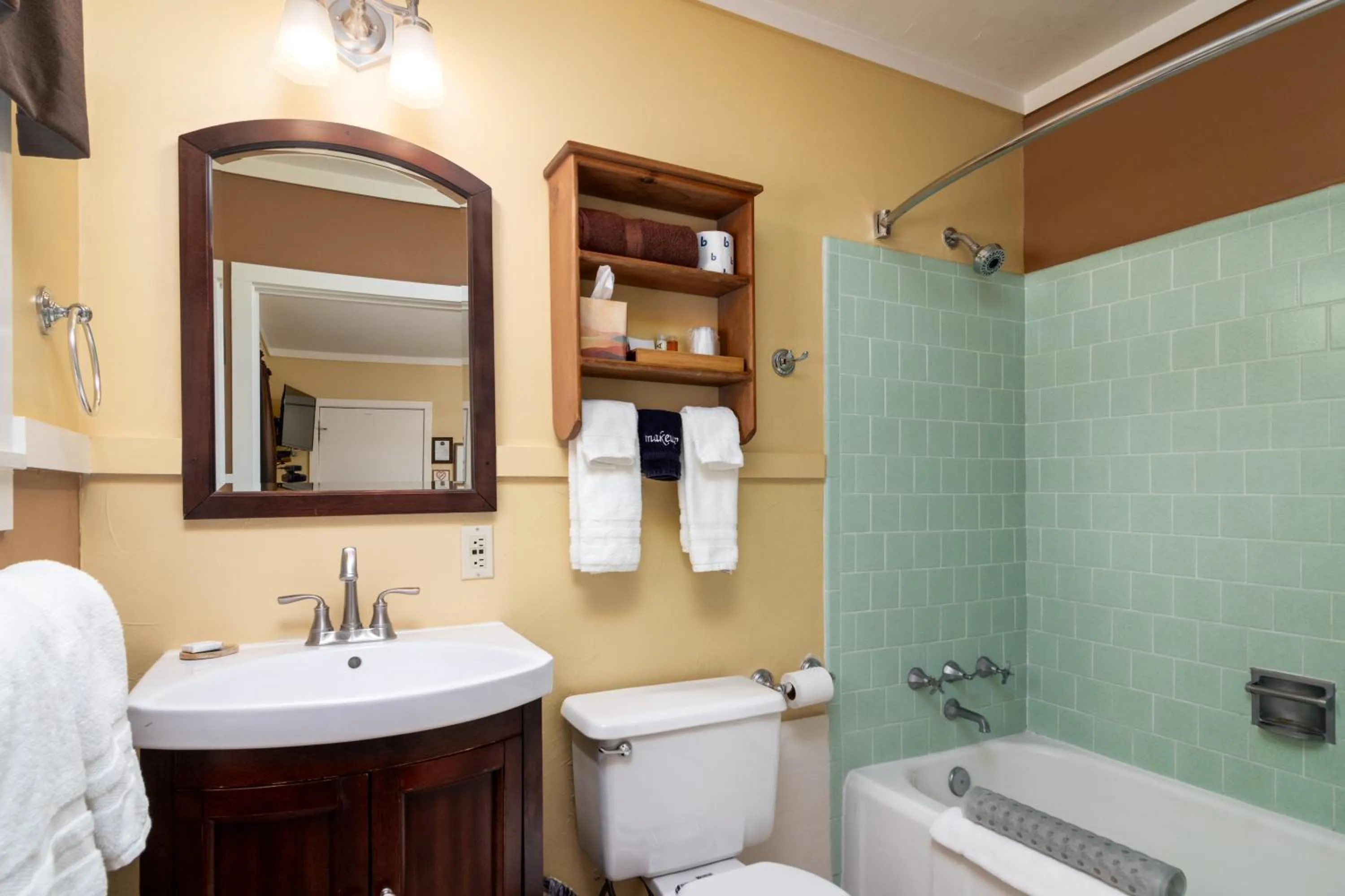 Shower in Prescott Pines Inn