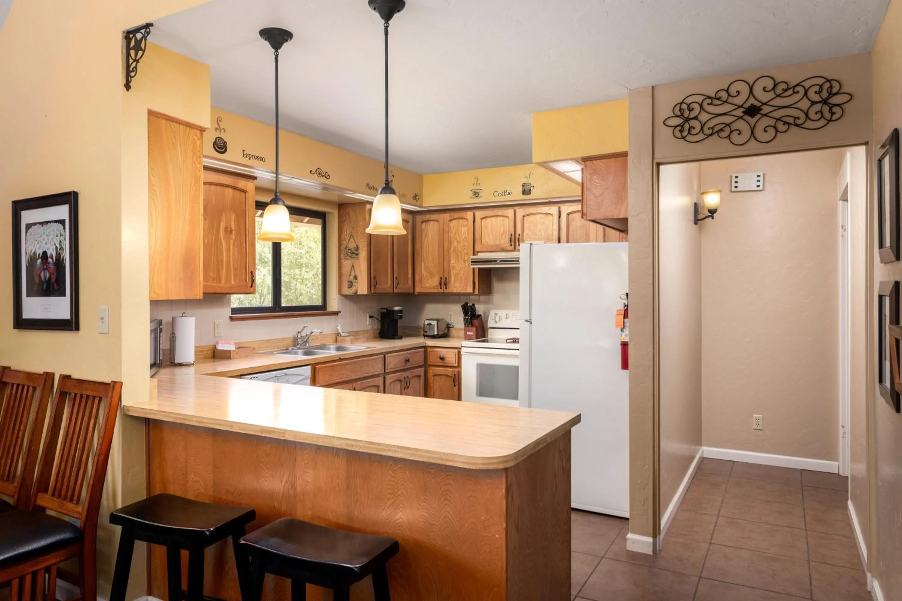 Kitchen or kitchenette in Prescott Pines Inn