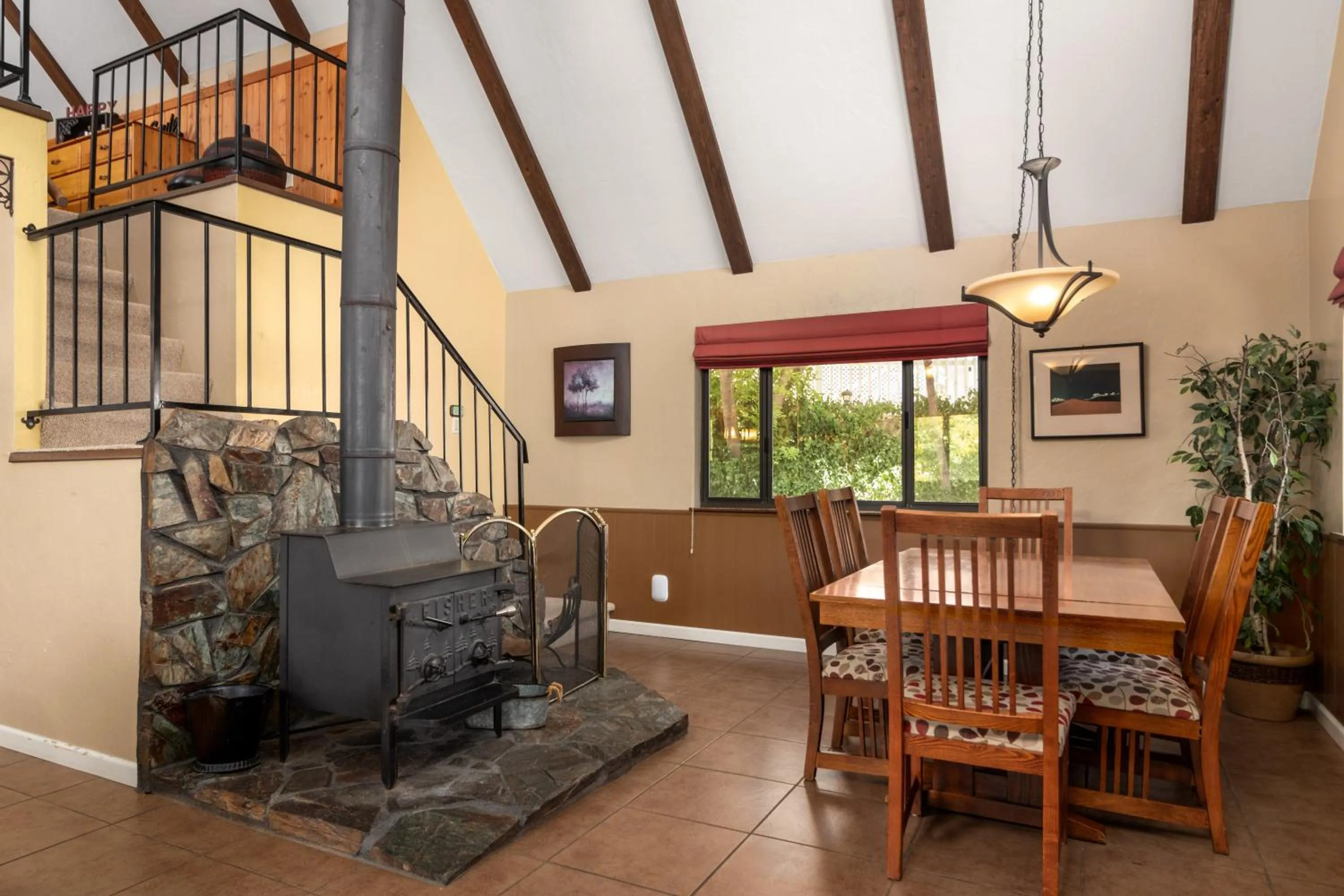Living room in Prescott Pines Inn
