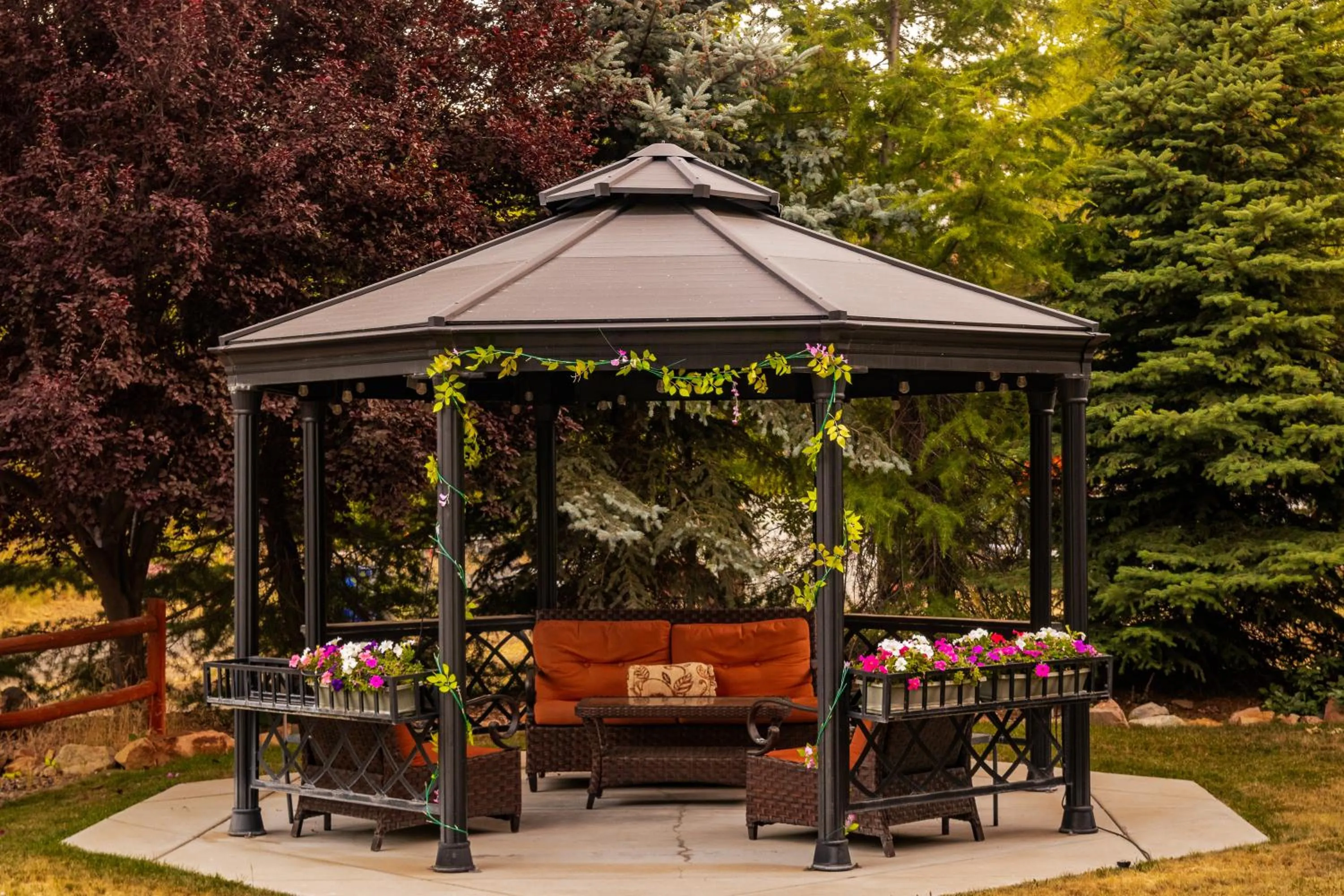 Patio in Prescott Pines Inn