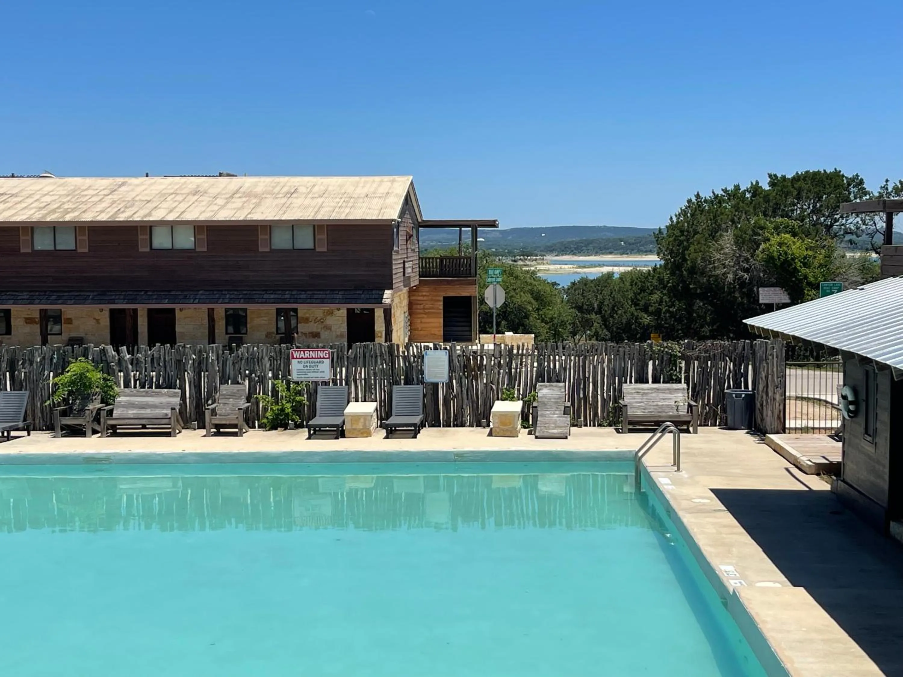 Swimming pool in Canyon Lakeview Resort