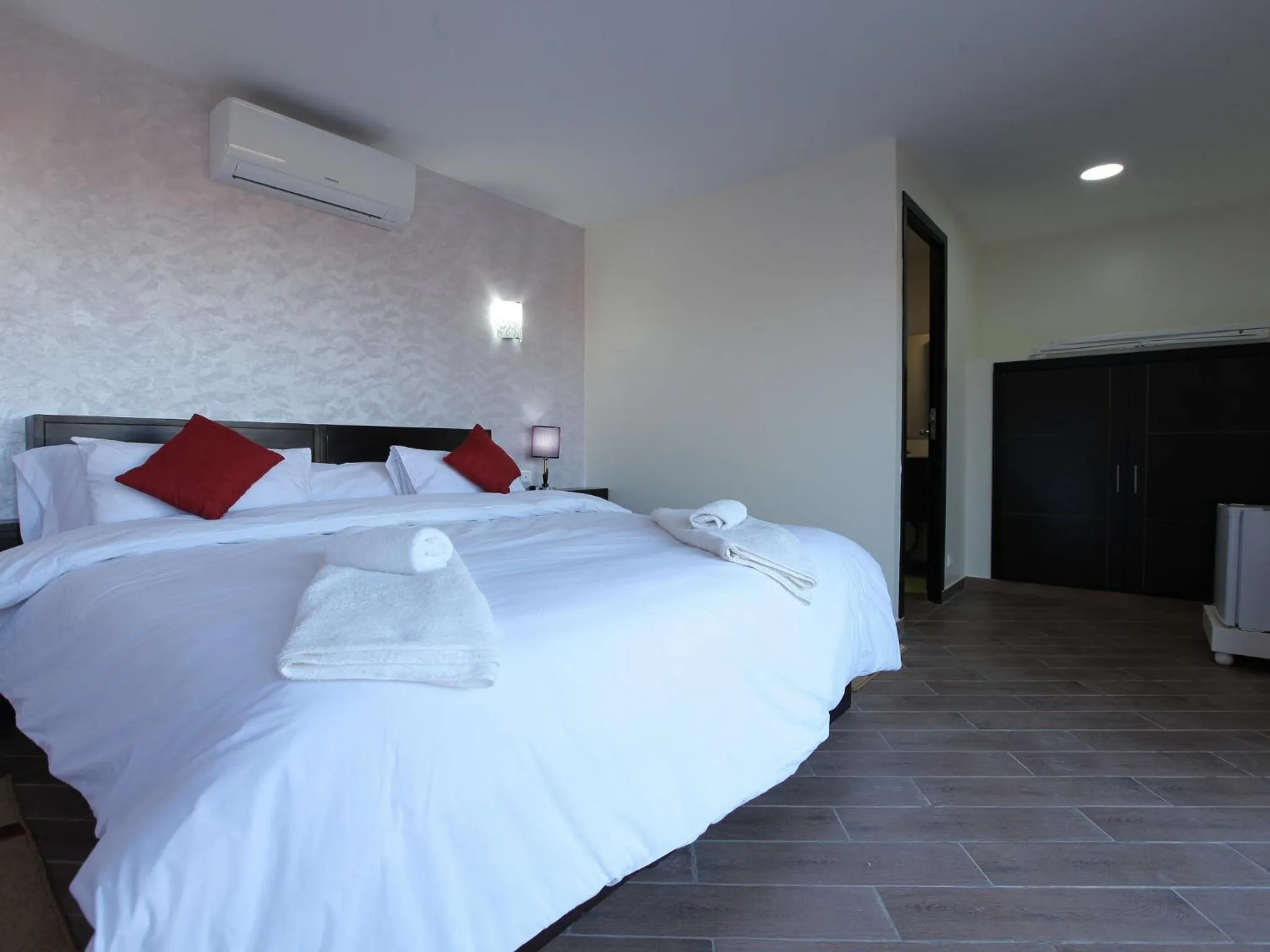 Photo of the whole room, Bed in Dakhla Kitesurf World