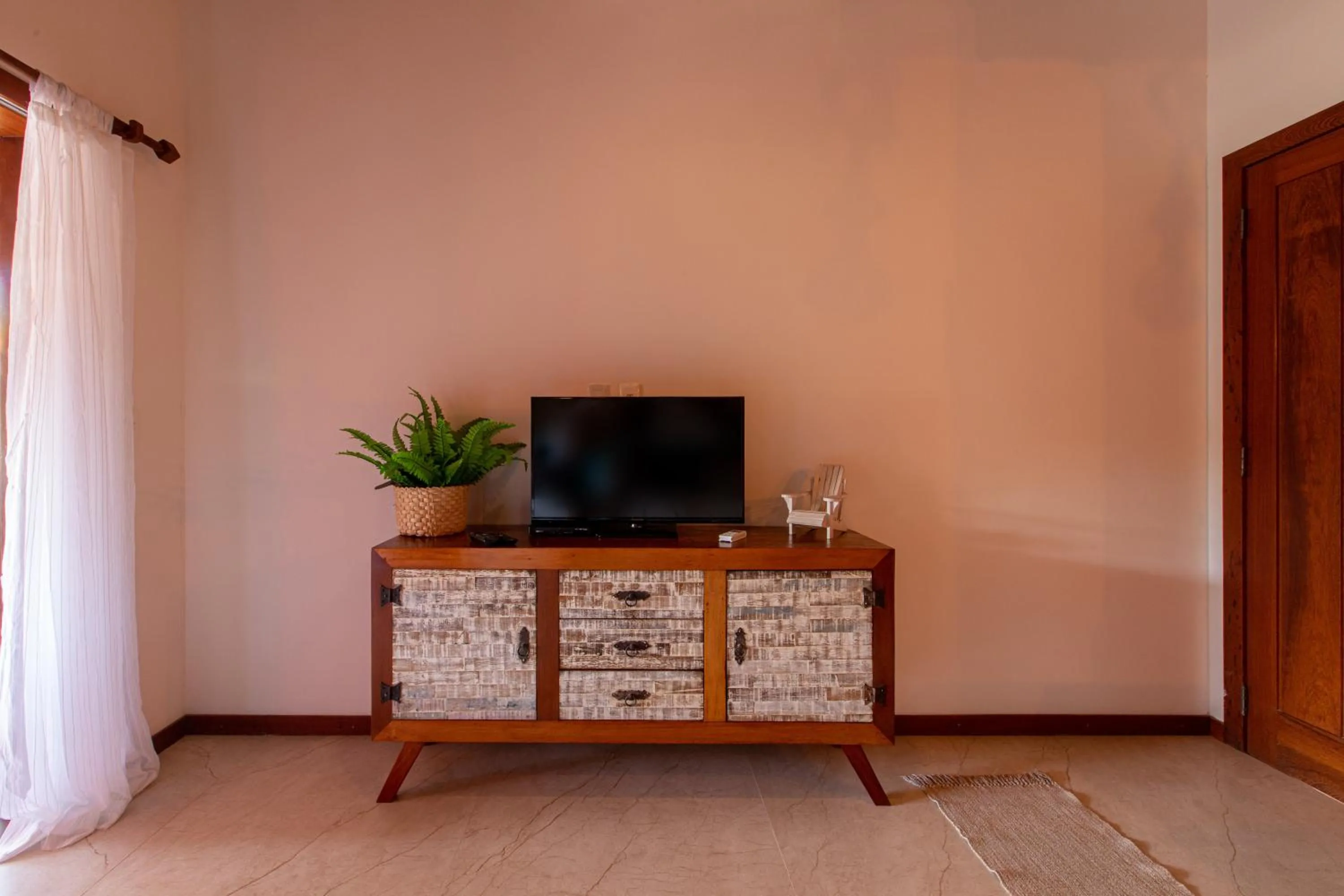 Evening entertainment in Casa Villa Cristian Pé na Areia