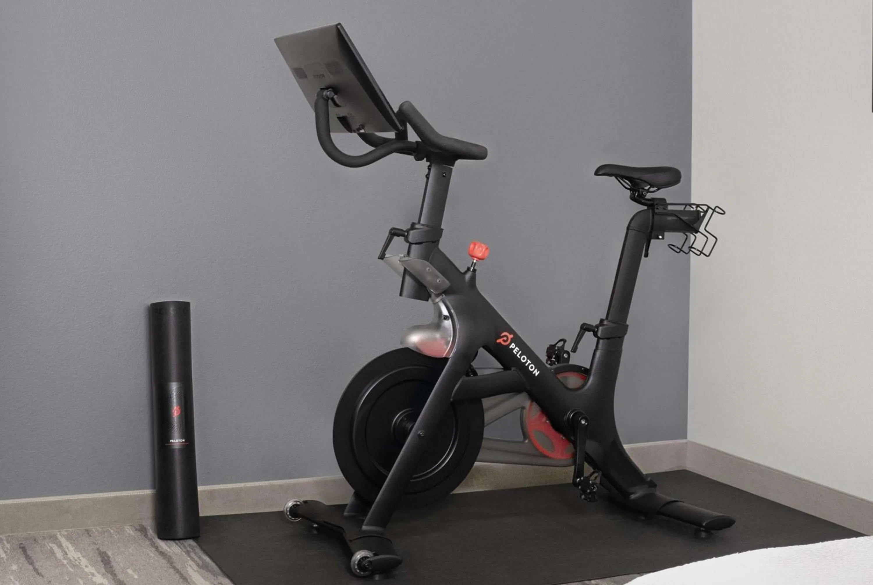 Bed in Hilton Garden Inn Lake Forest Mettawa