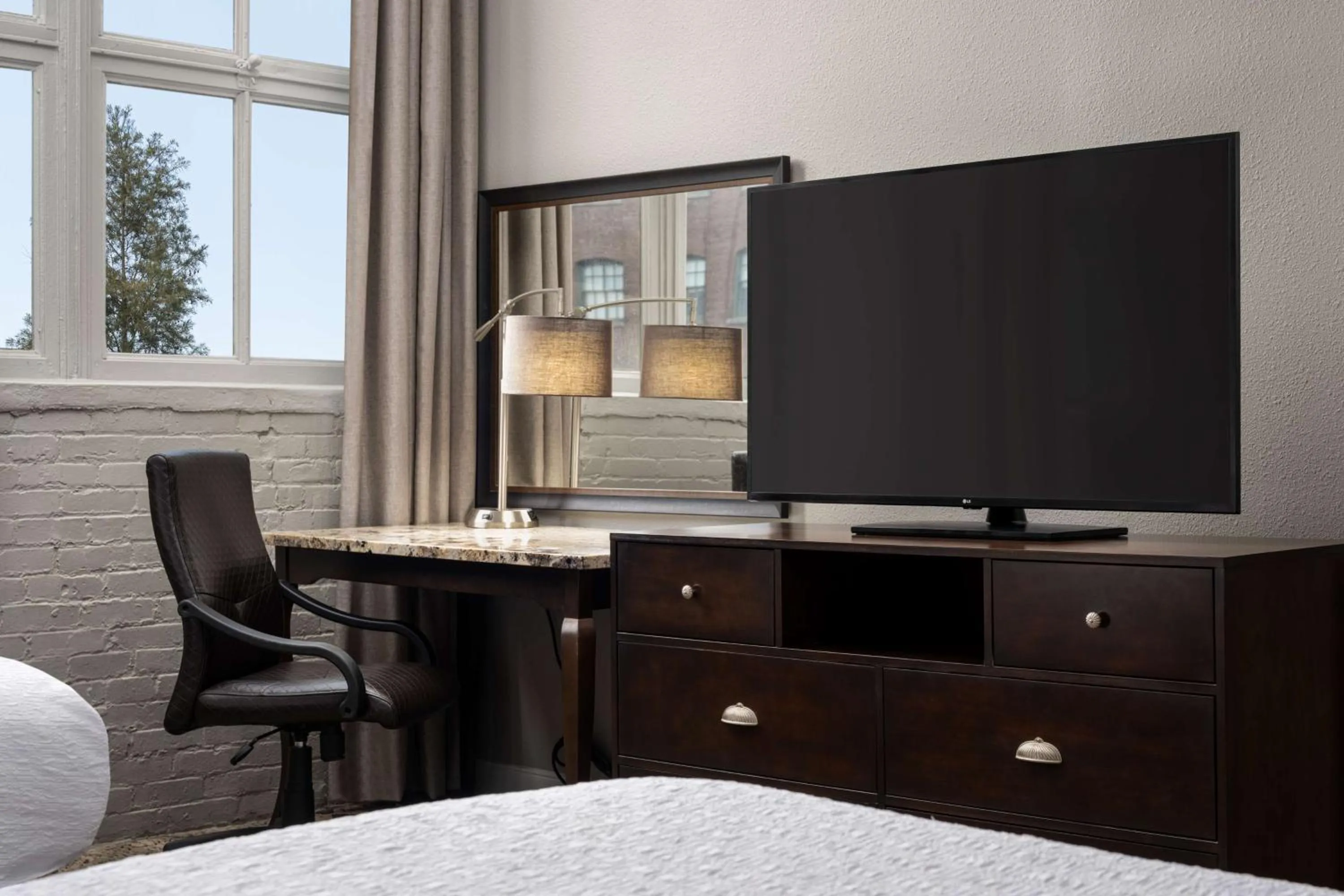 Bedroom in Hampton Inn and Suites New Orleans Convention Center