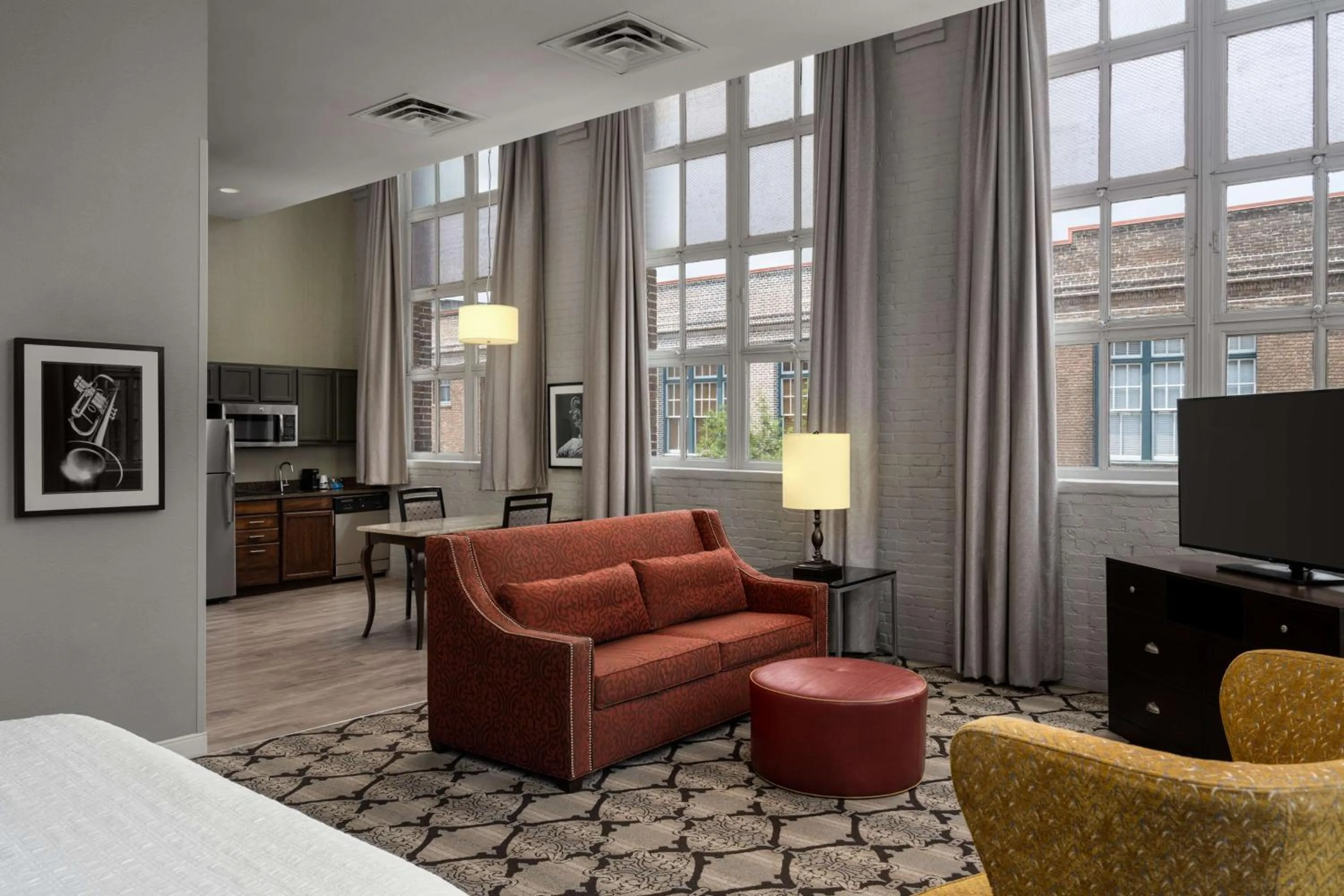 Living room in Hampton Inn and Suites New Orleans Convention Center