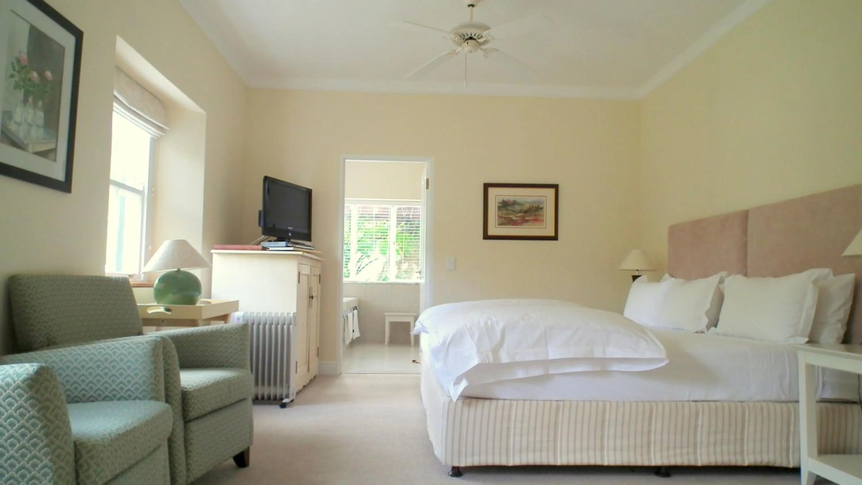 Bedroom, Bed in Fynbos Ridge Country House & Cottages