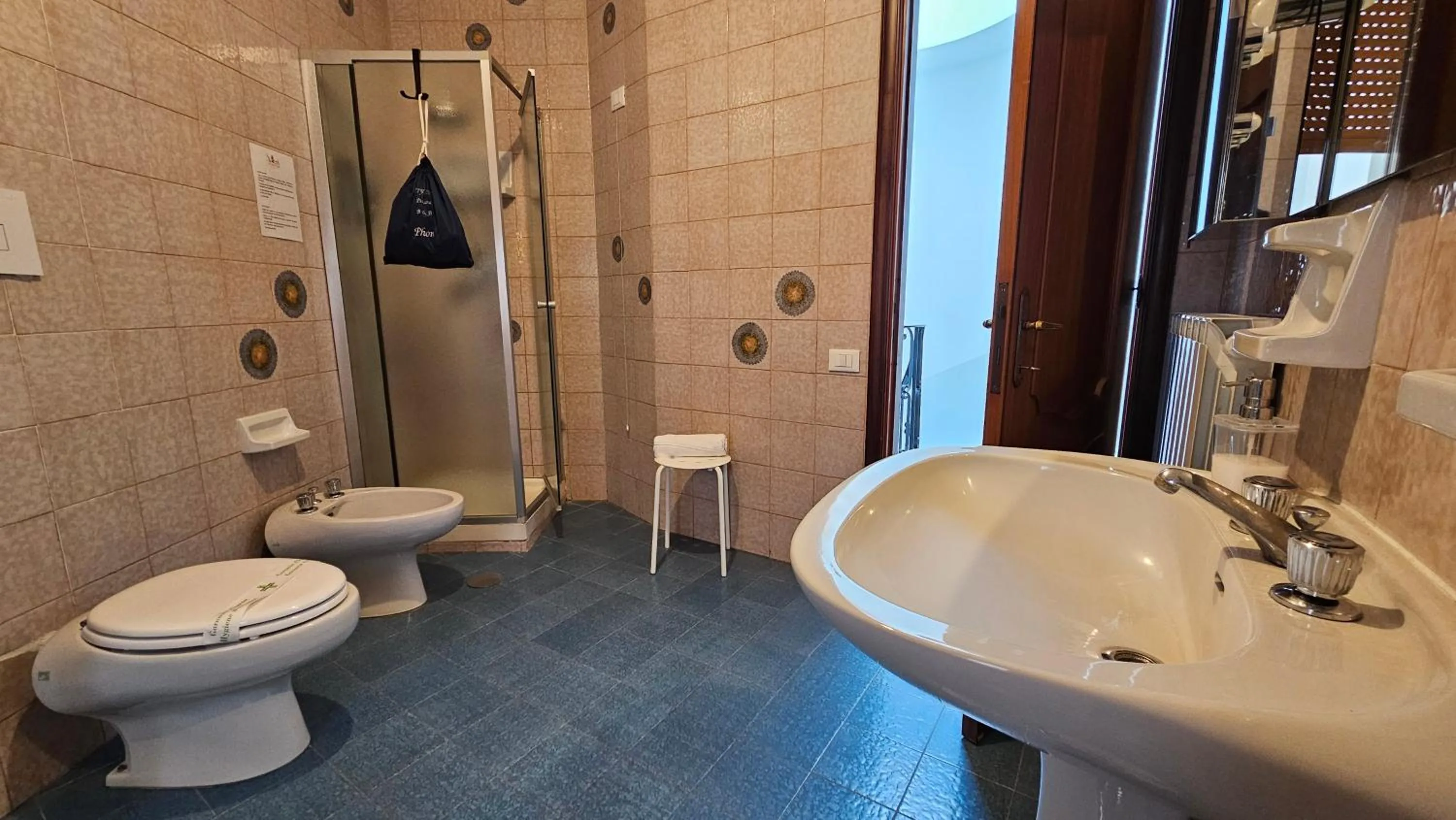 Shower in City View Pescara B&B