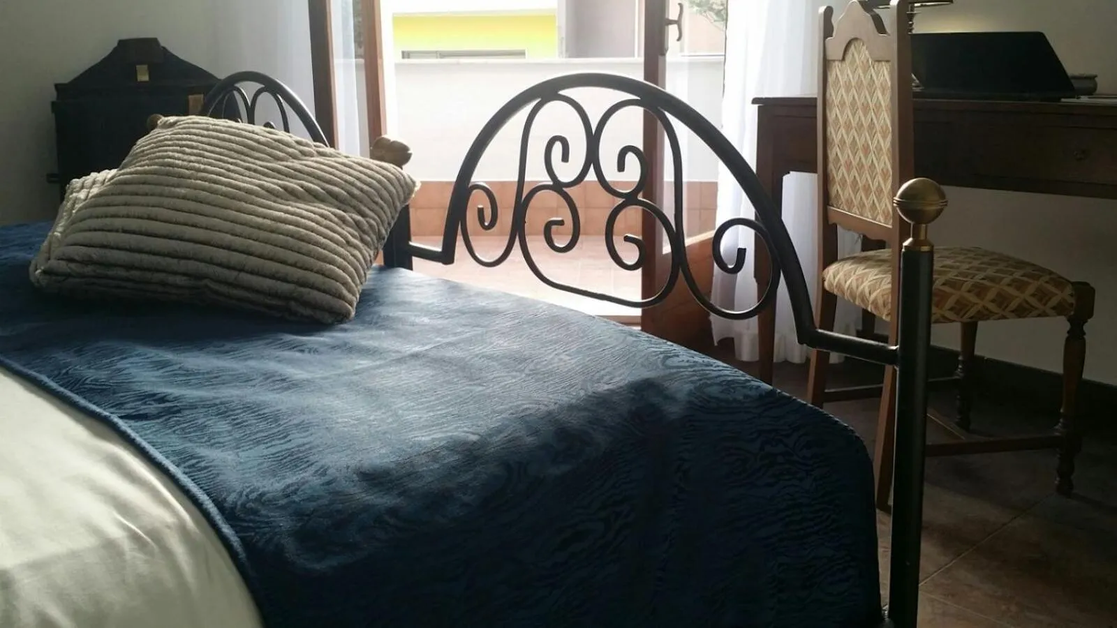 Bed in City View Pescara B&B