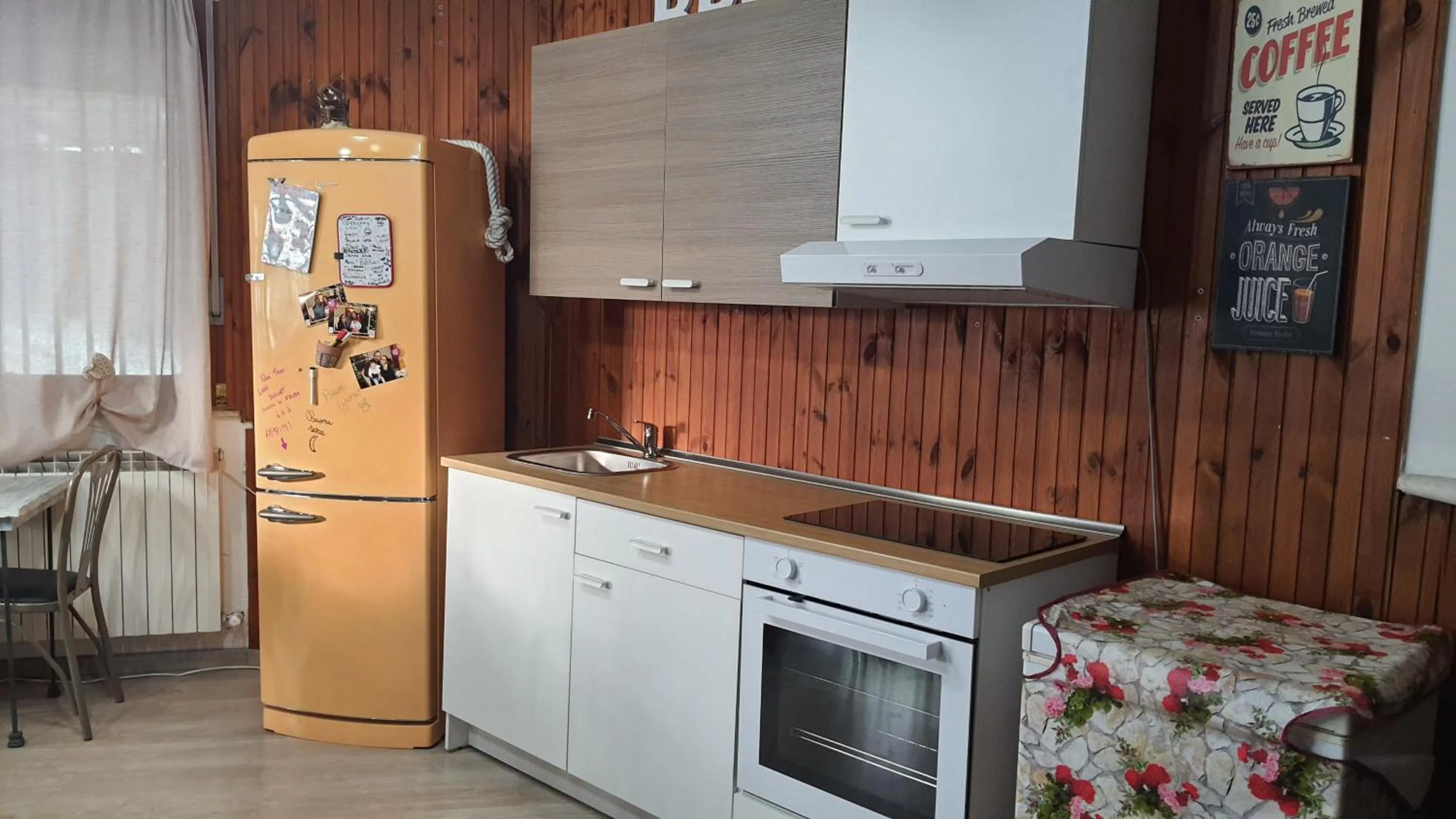 Communal lounge/ TV room in City View Pescara B&B