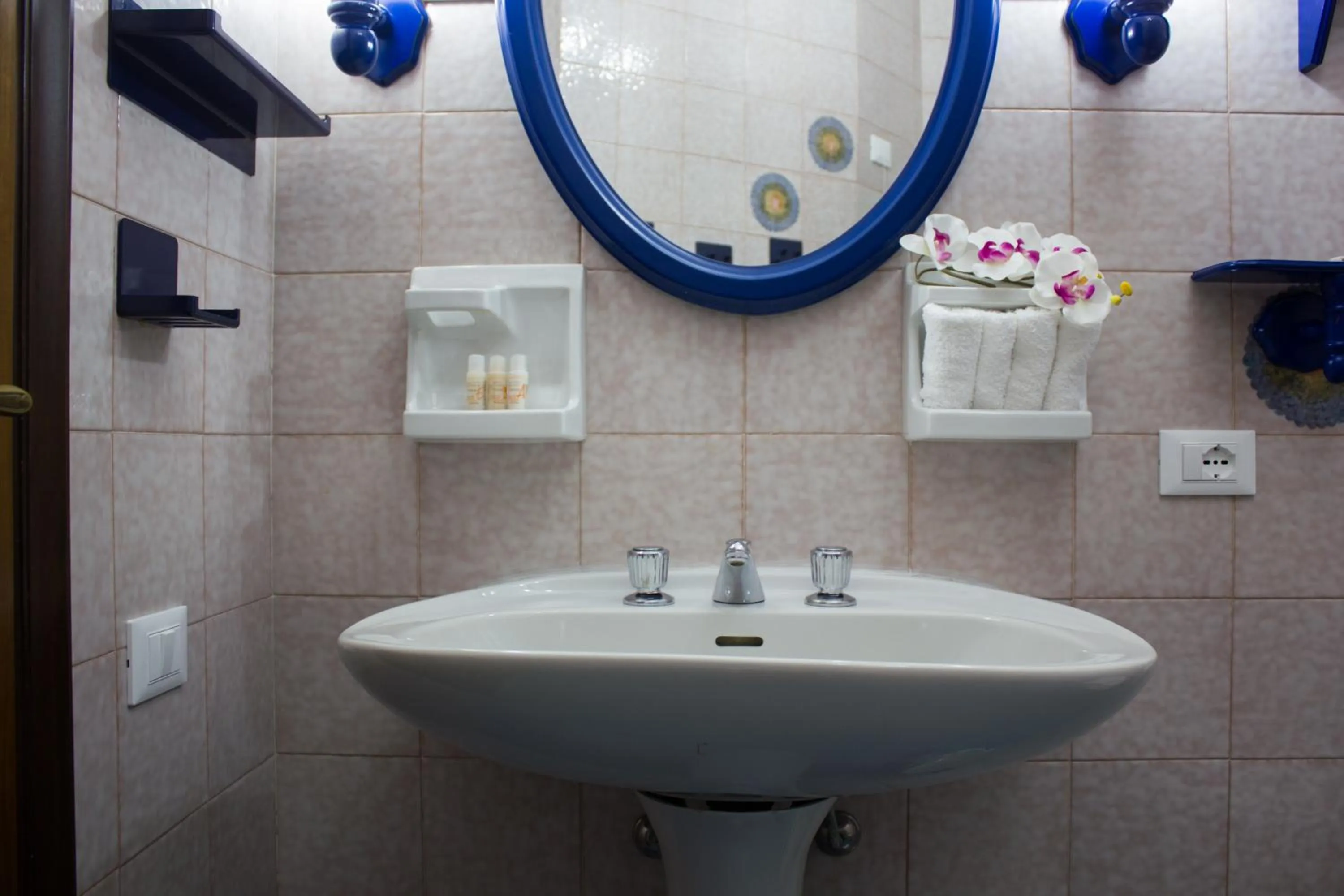 Bathroom in City View Pescara B&B