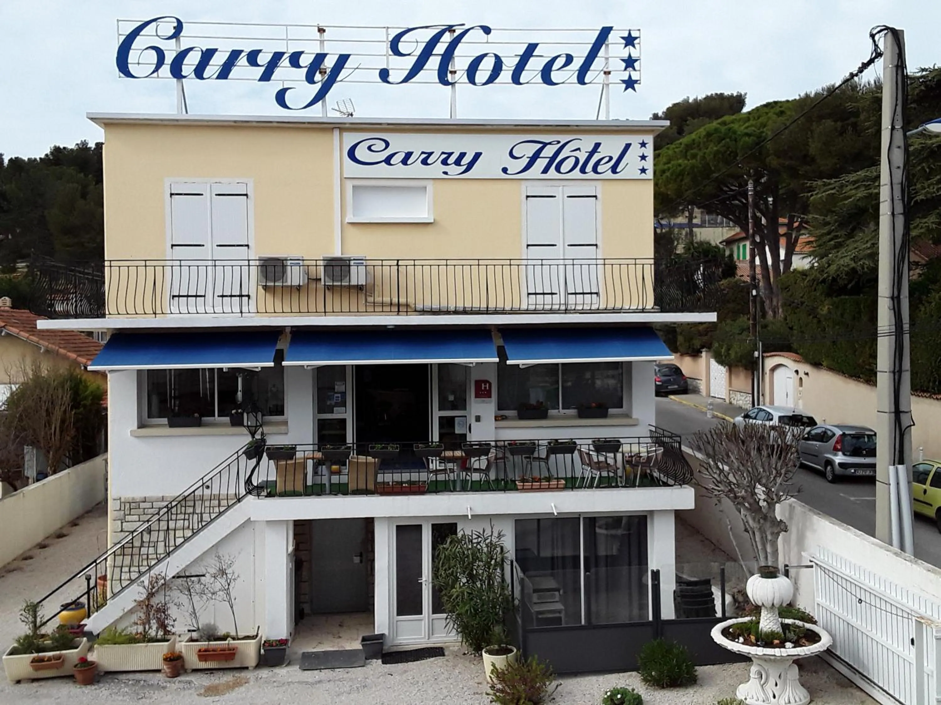 Property building in Carry Hotel