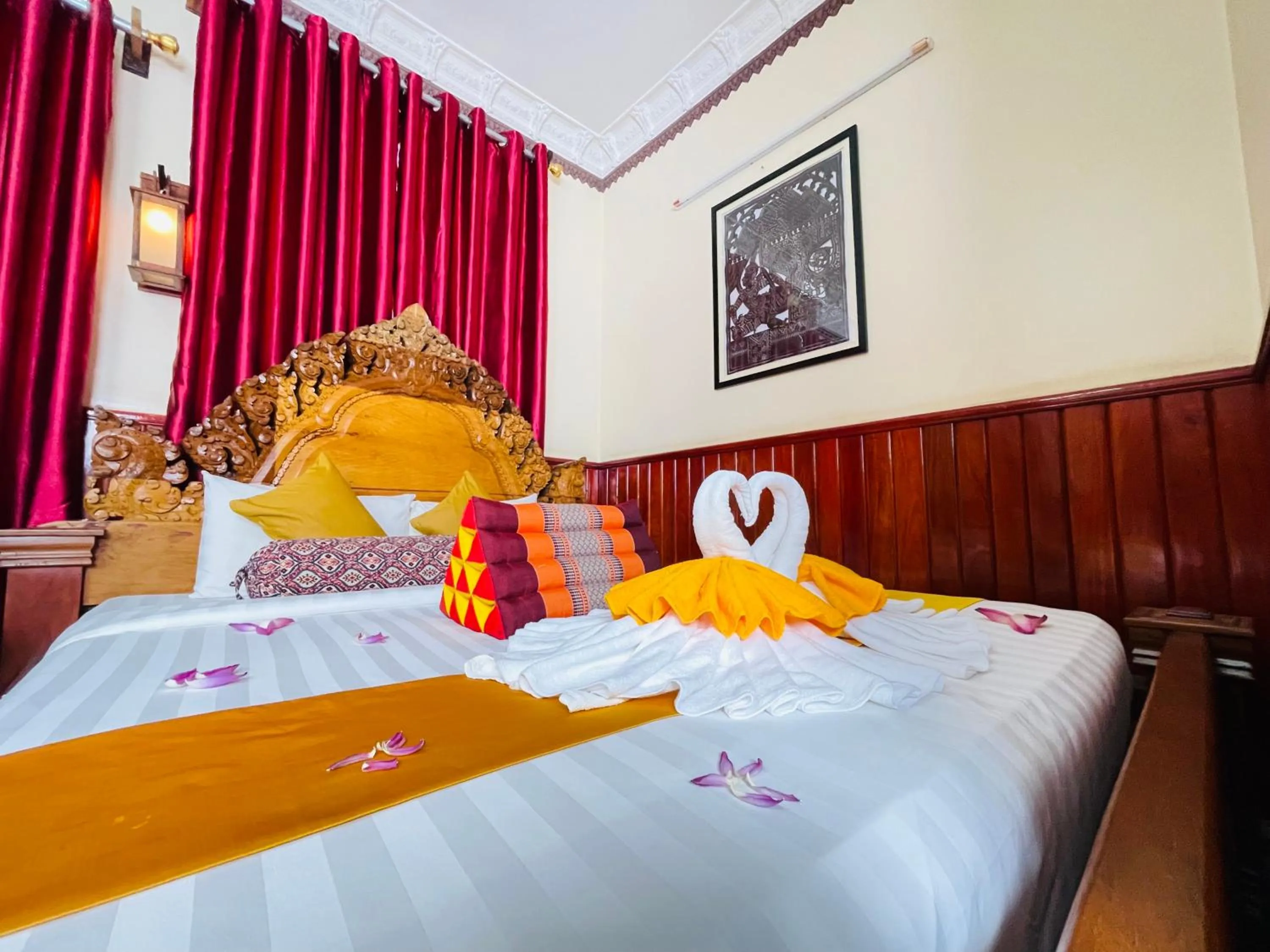 Decorative detail, Bed in Okay 1 Villa