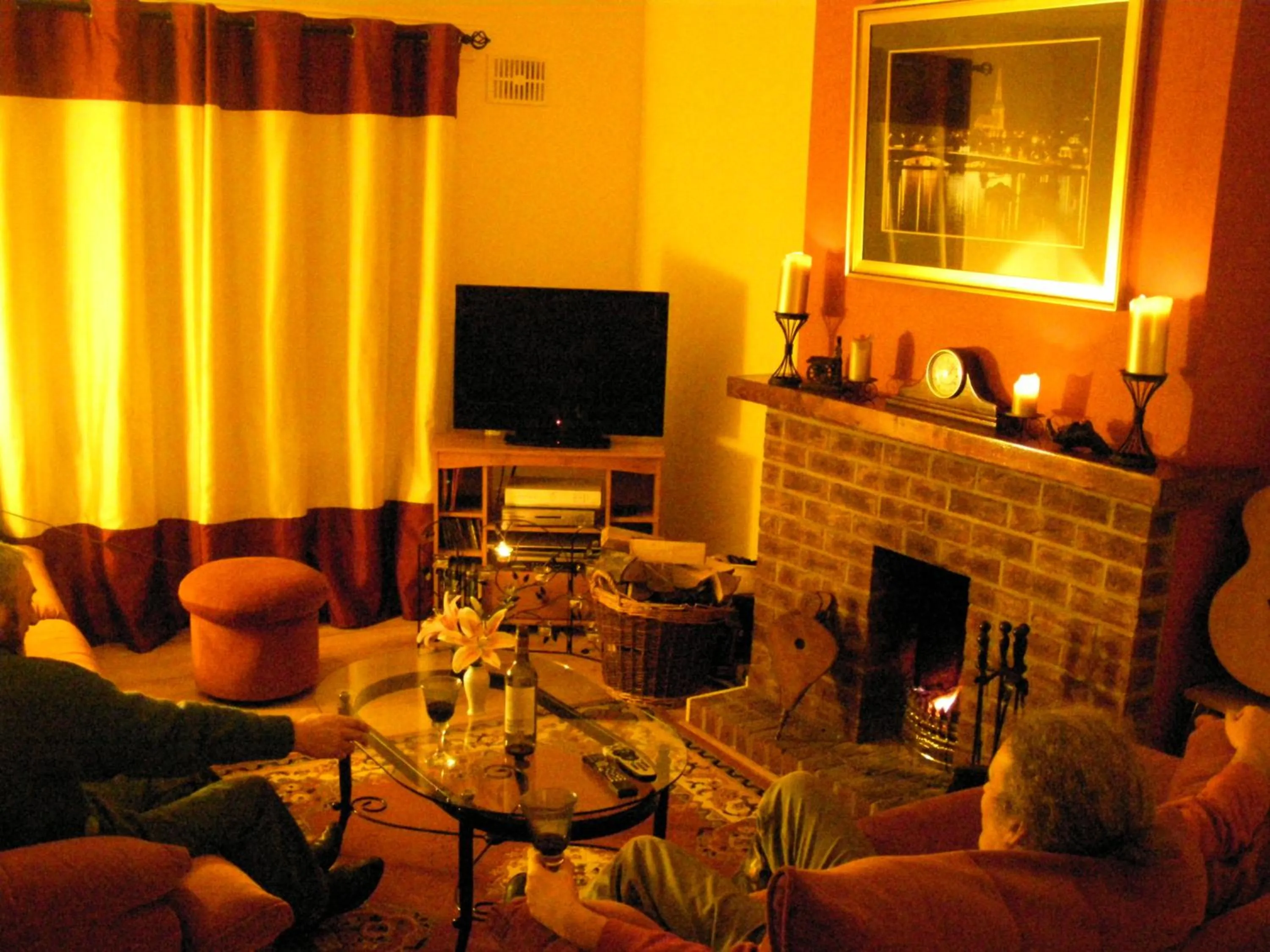 Communal lounge/ TV room in Killurin Lodge