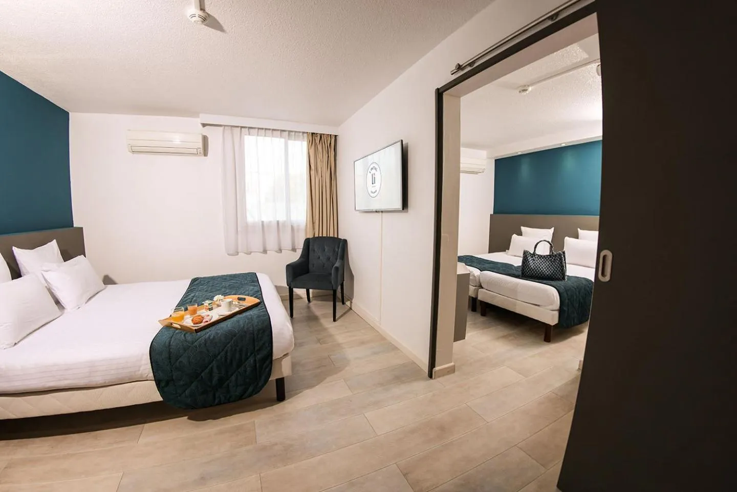 fireplace, Bed in L'Initial