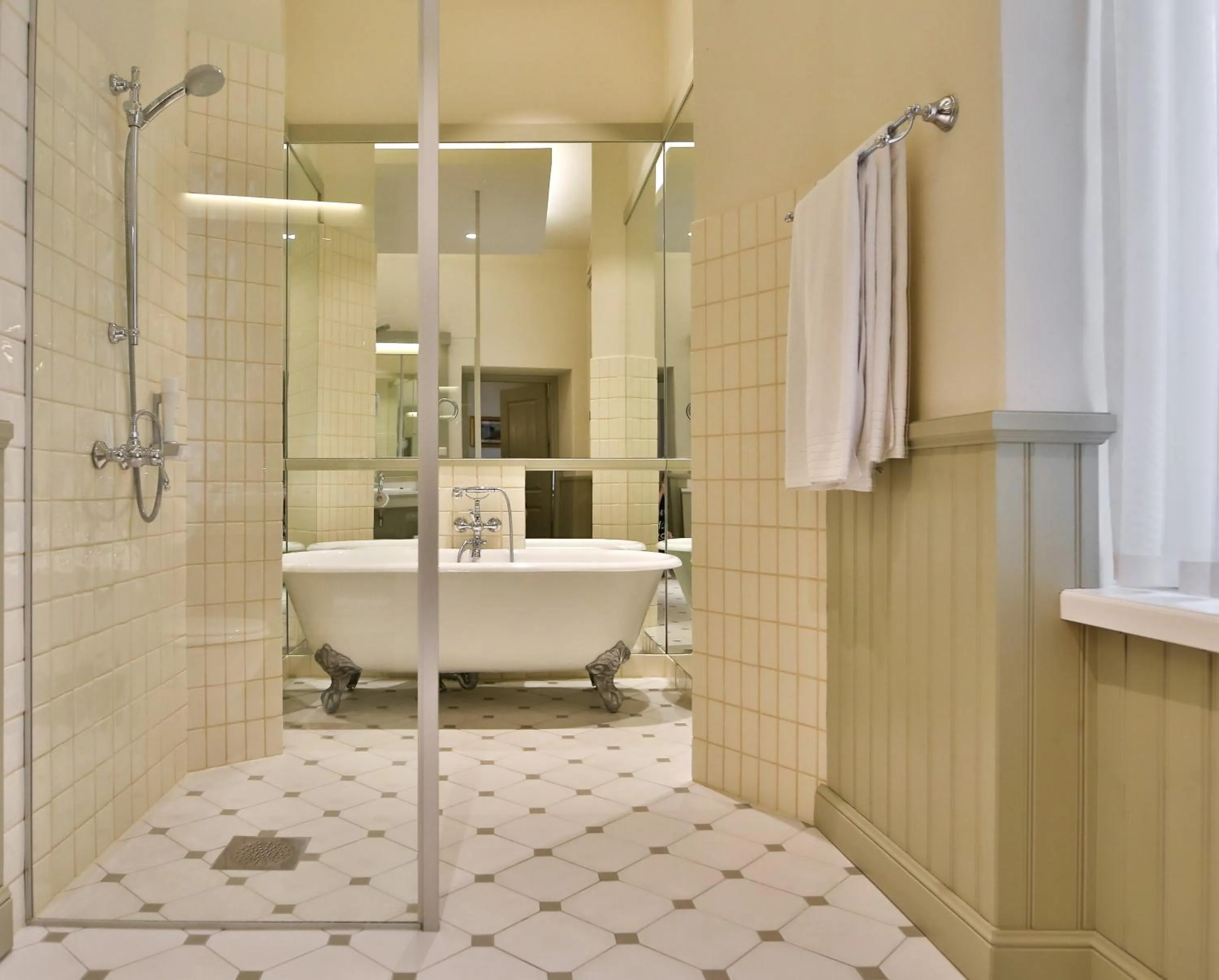 Toilet in Antonius Boutique Hotel