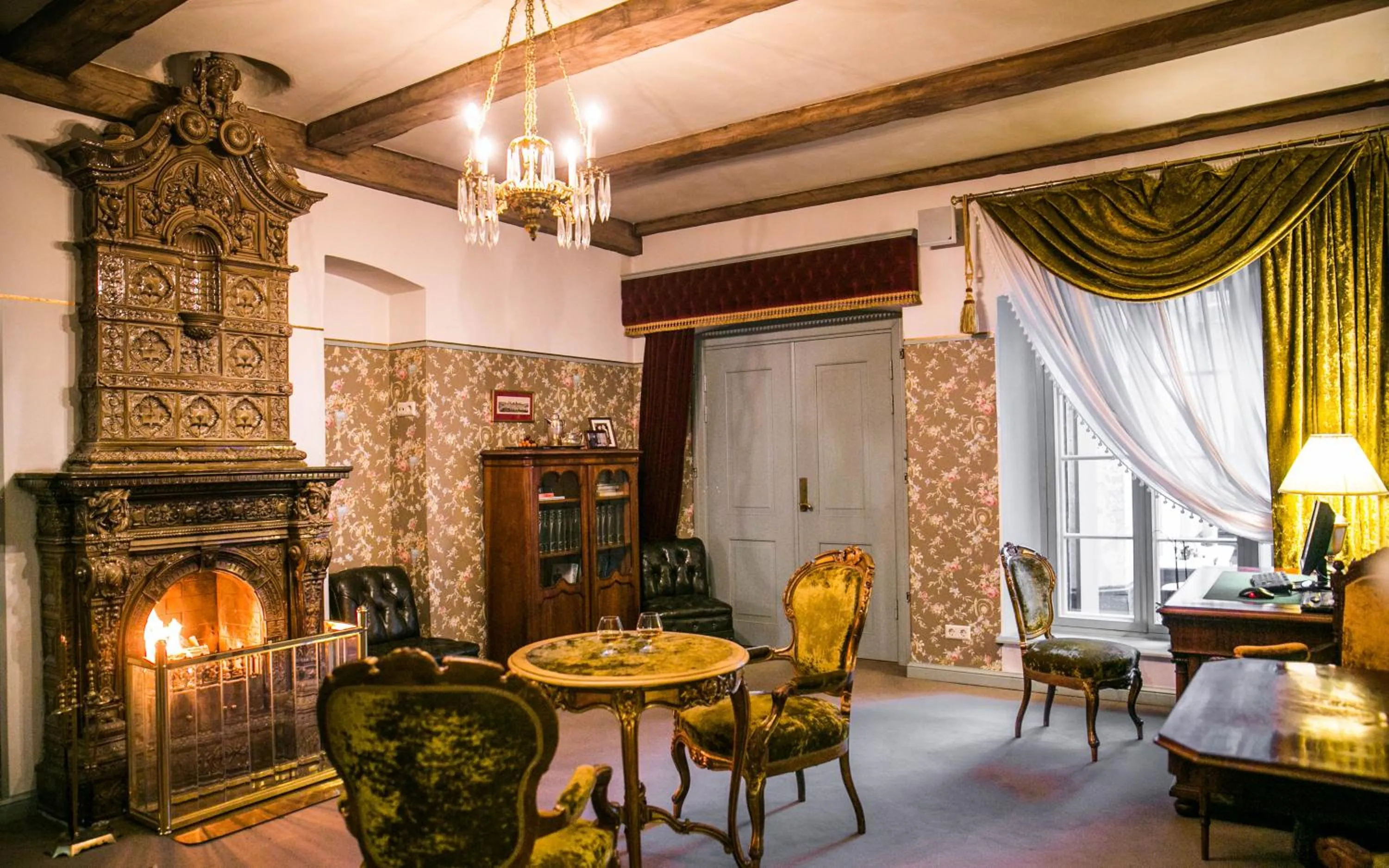 Communal lounge/ TV room in Antonius Boutique Hotel