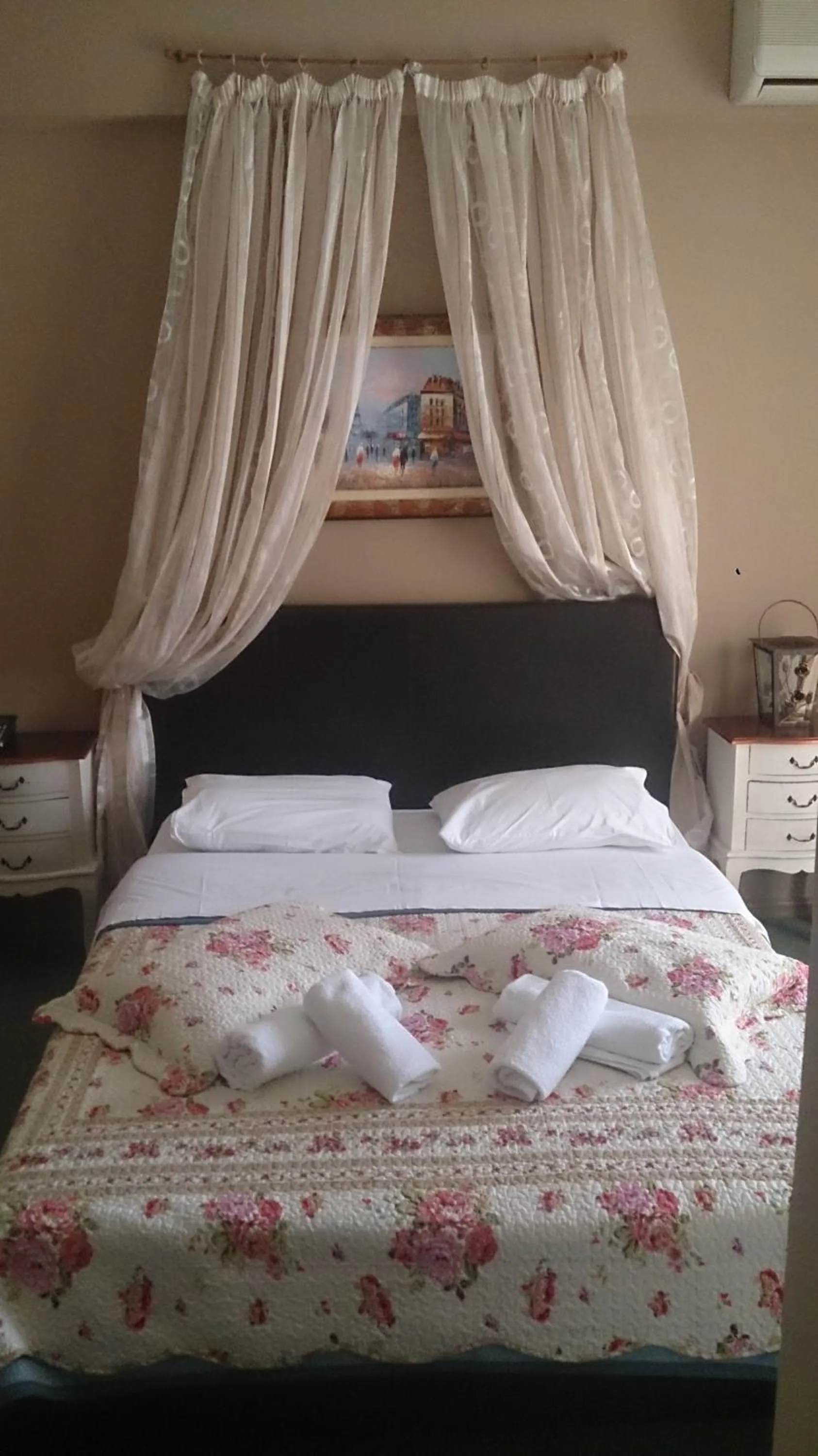 Bed in Hotel Villa Tasko
