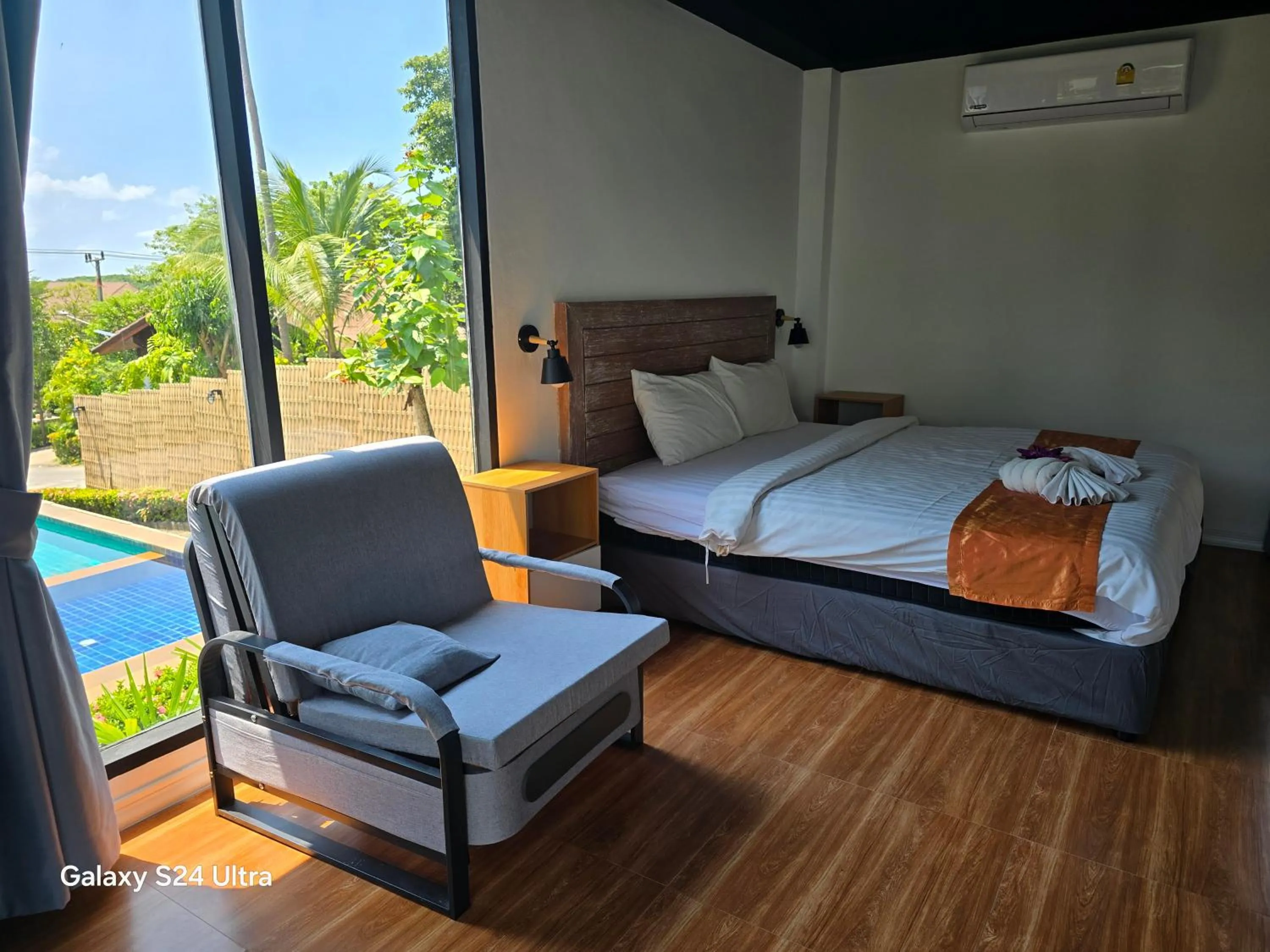 Bed in Sasitara Residence