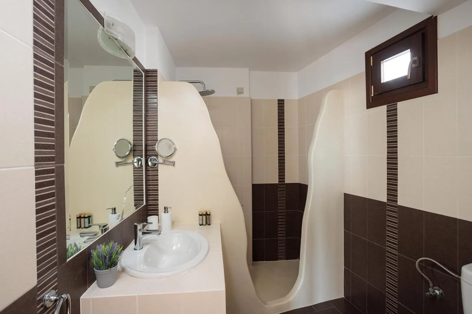 Bathroom in Anemomilos Beach hotel