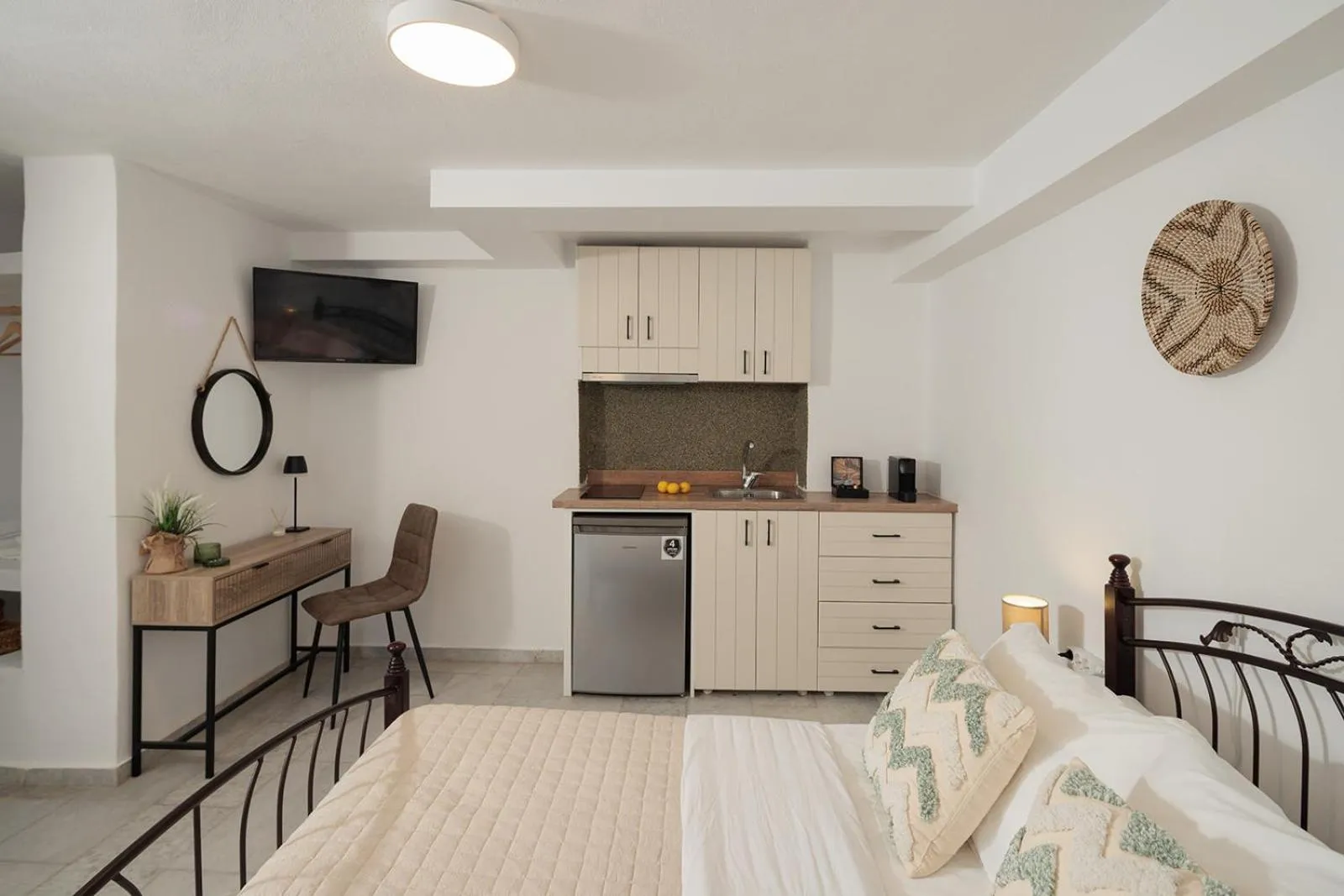 Kitchen or kitchenette in Anemomilos Beach hotel