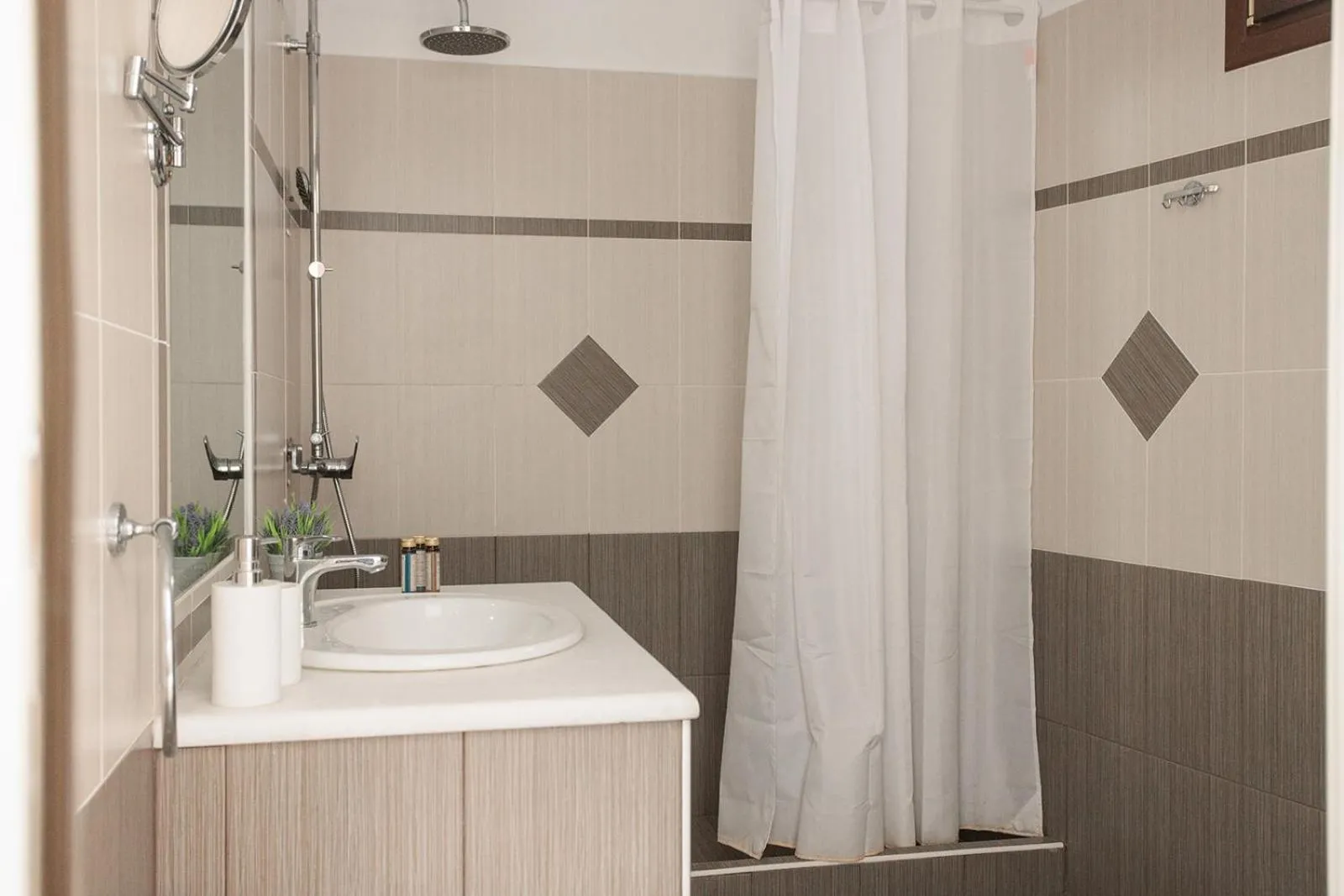 Shower in Anemomilos Beach hotel