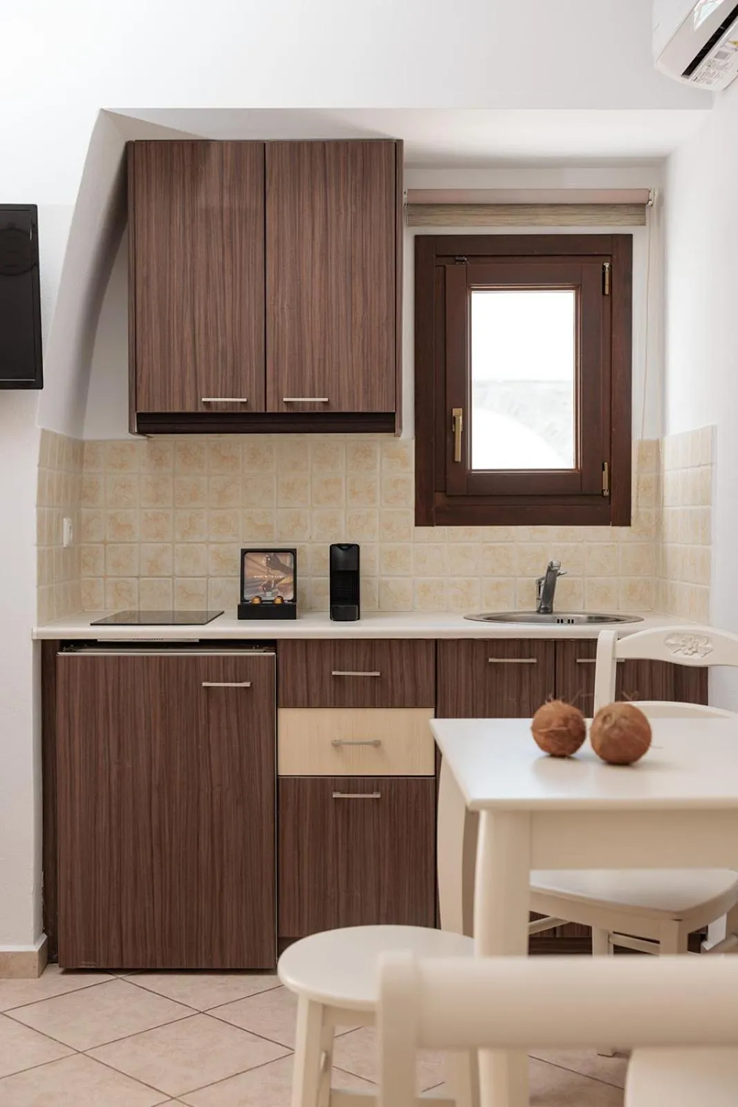 Kitchen or kitchenette in Anemomilos Beach hotel