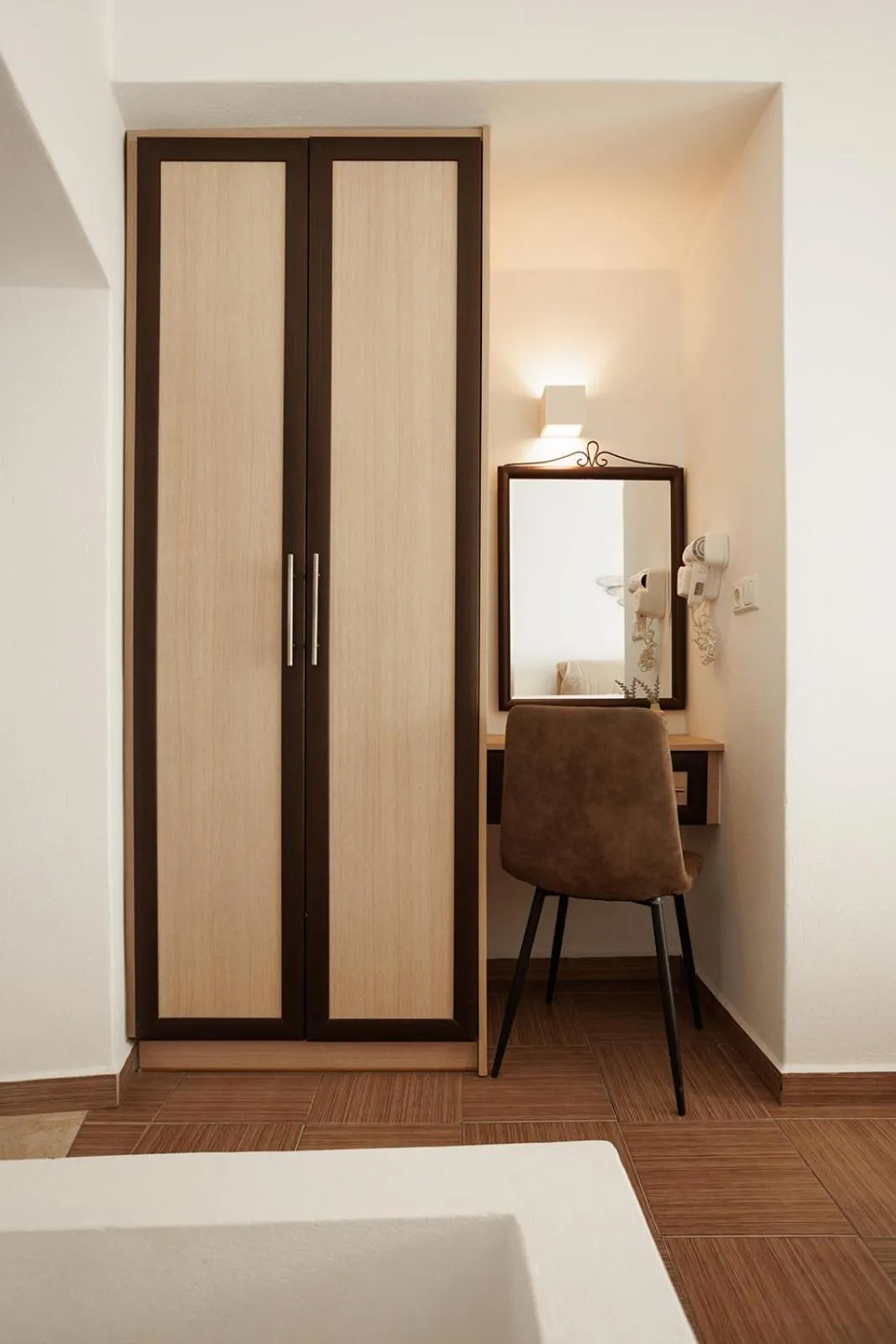 wardrobe in Anemomilos Beach hotel