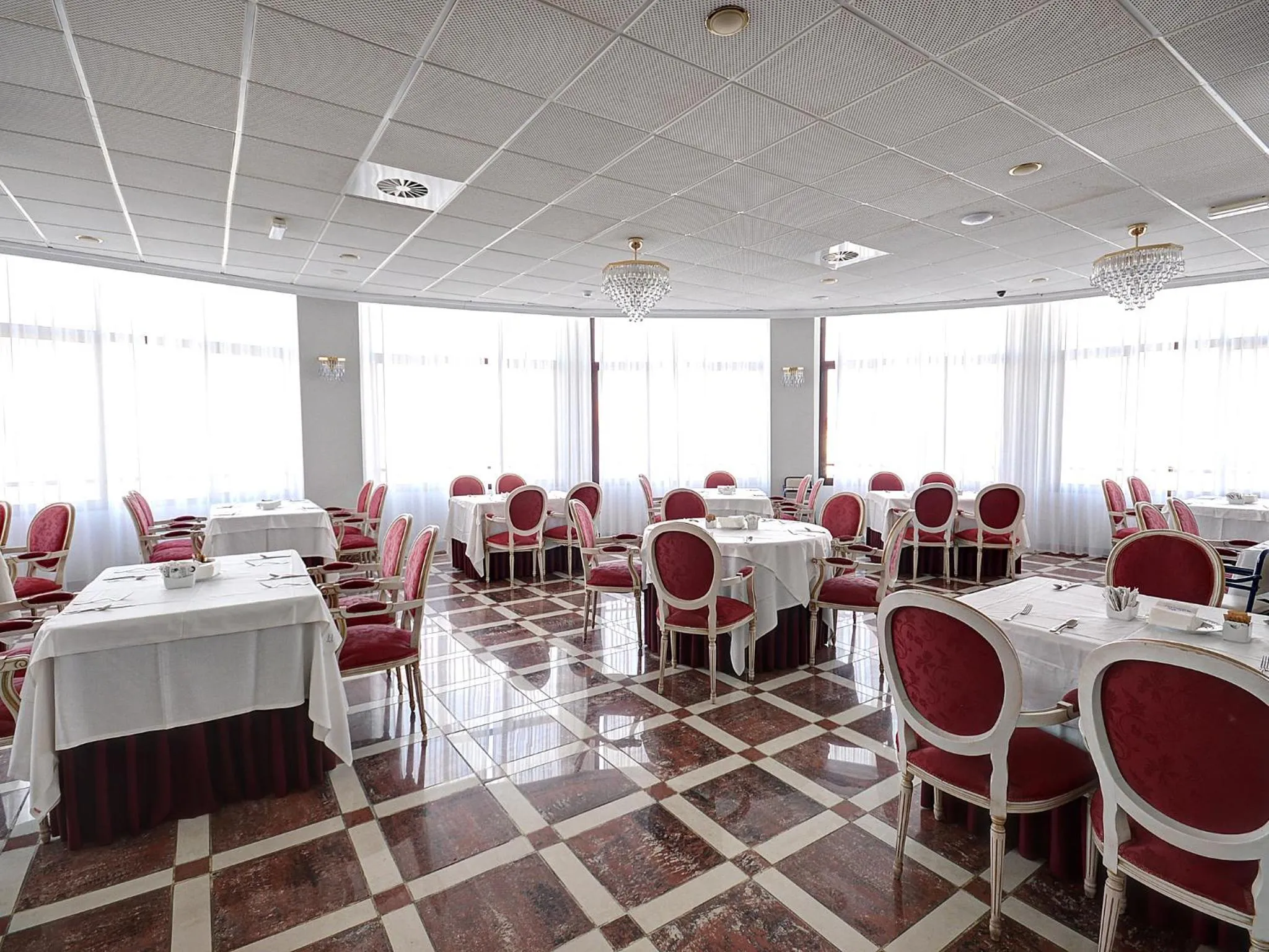 Restaurant/places to eat in Hotel Vila-real Palace