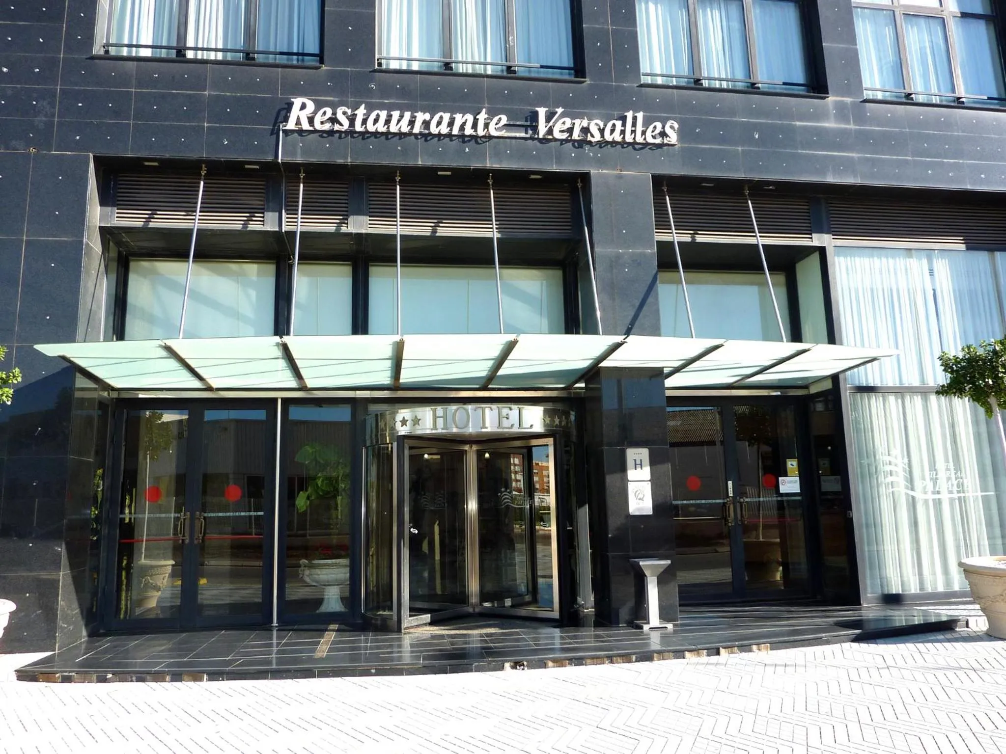 Facade/entrance in Hotel Vila-real Palace