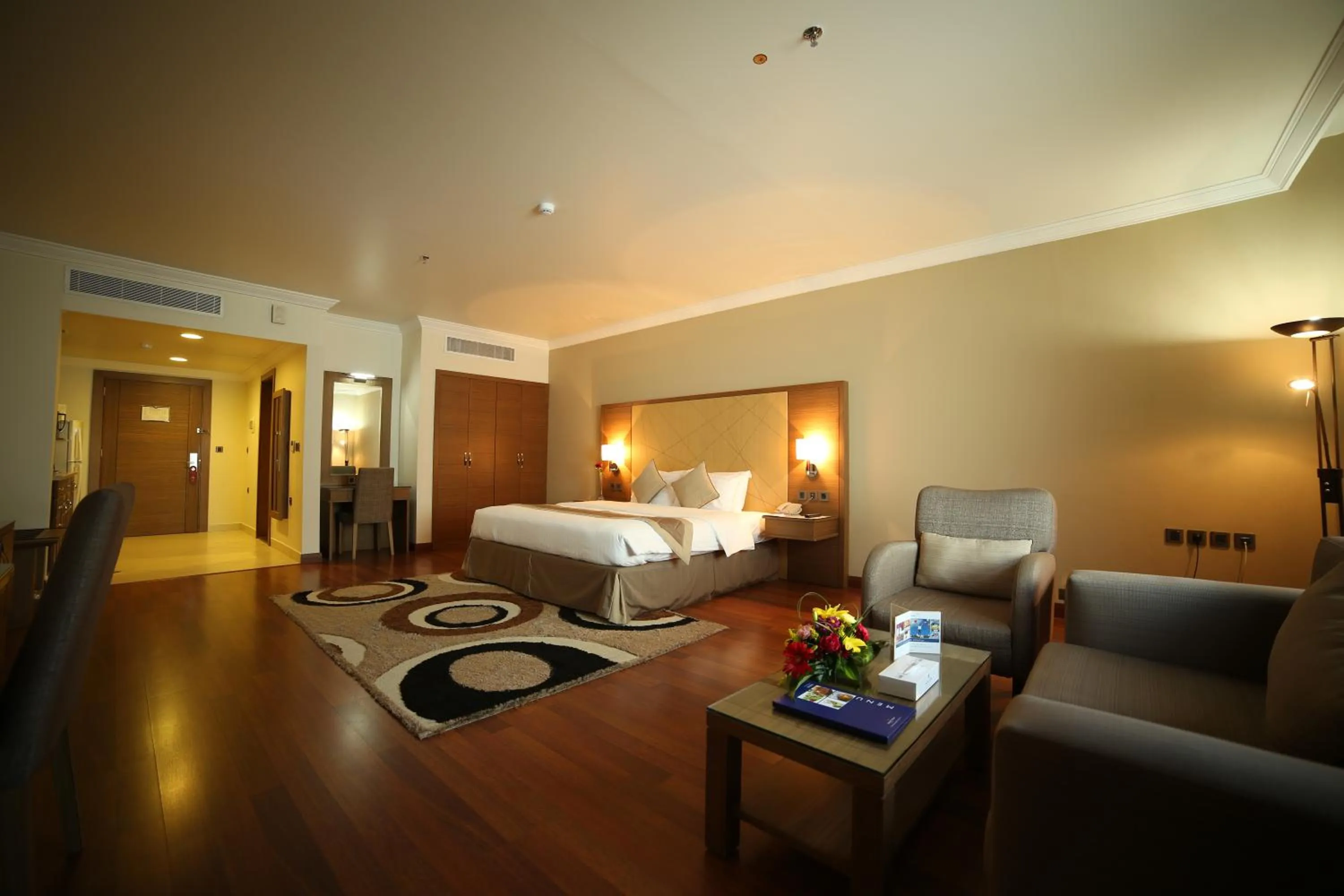 Bedroom, Bed in Golden Tulip Hotel Buraidah Al Qassim
