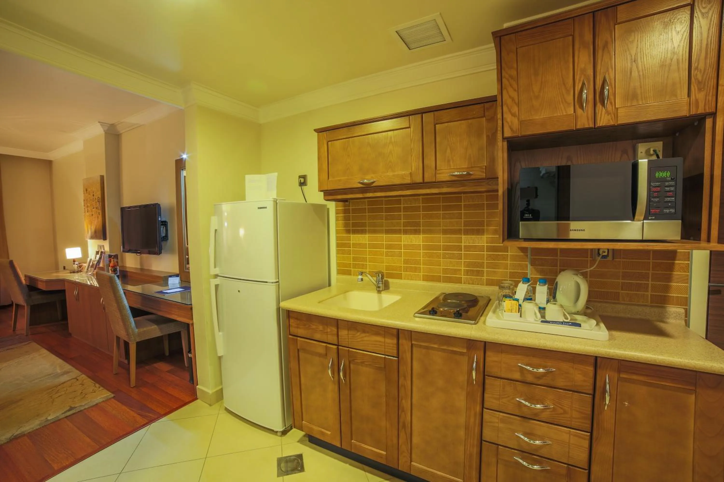 Kitchen or kitchenette in Golden Tulip Hotel Buraidah Al Qassim