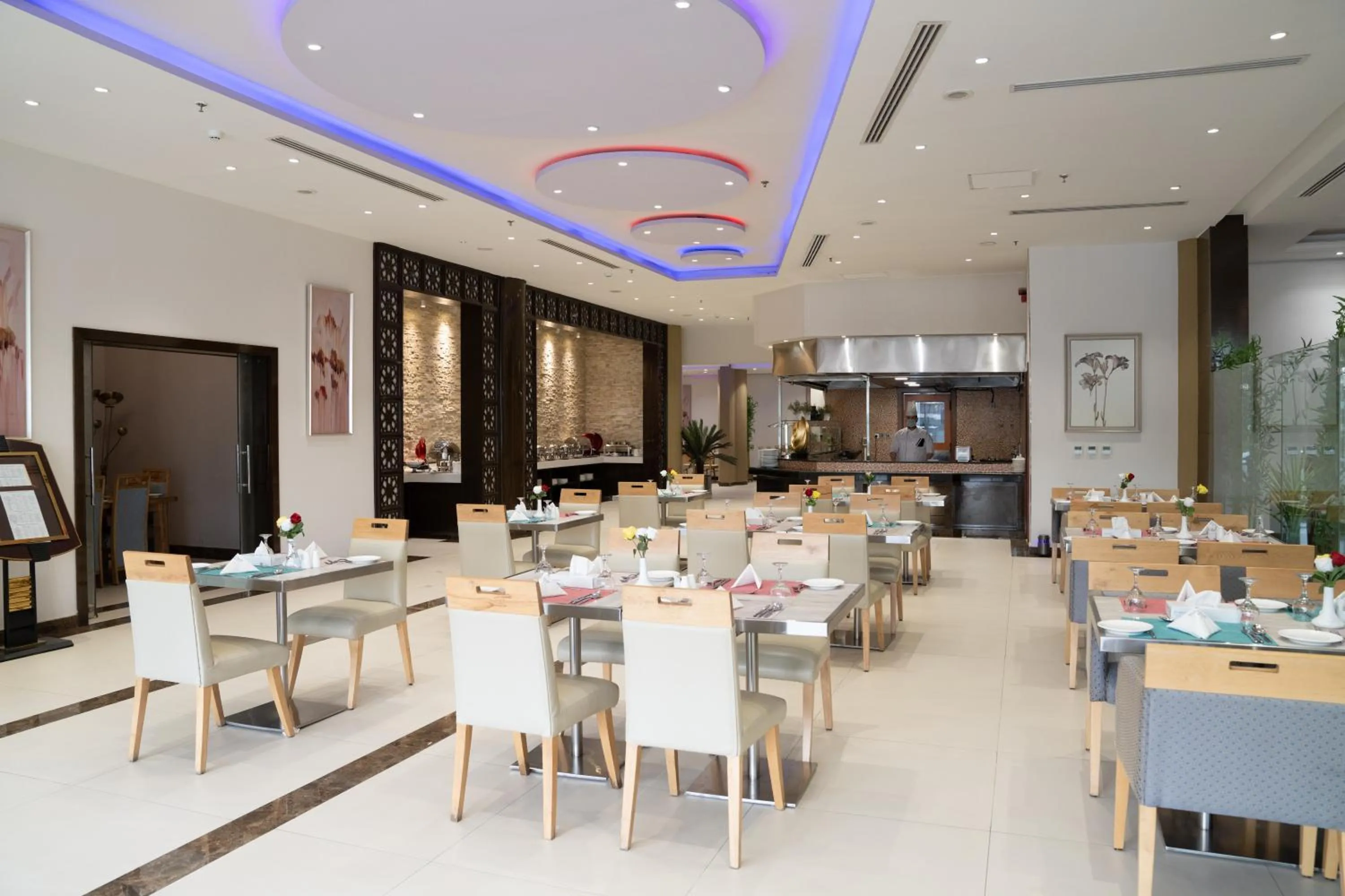 Restaurant/places to eat in Golden Tulip Hotel Buraidah Al Qassim